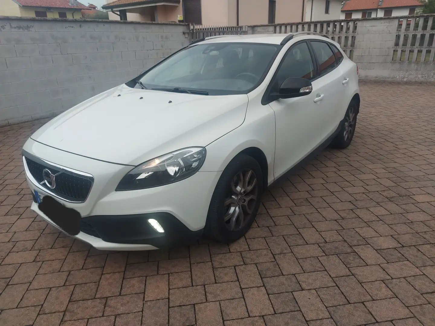 Volvo V40 Cross Country 2.0 d2 Business geartronic Weiß - 1