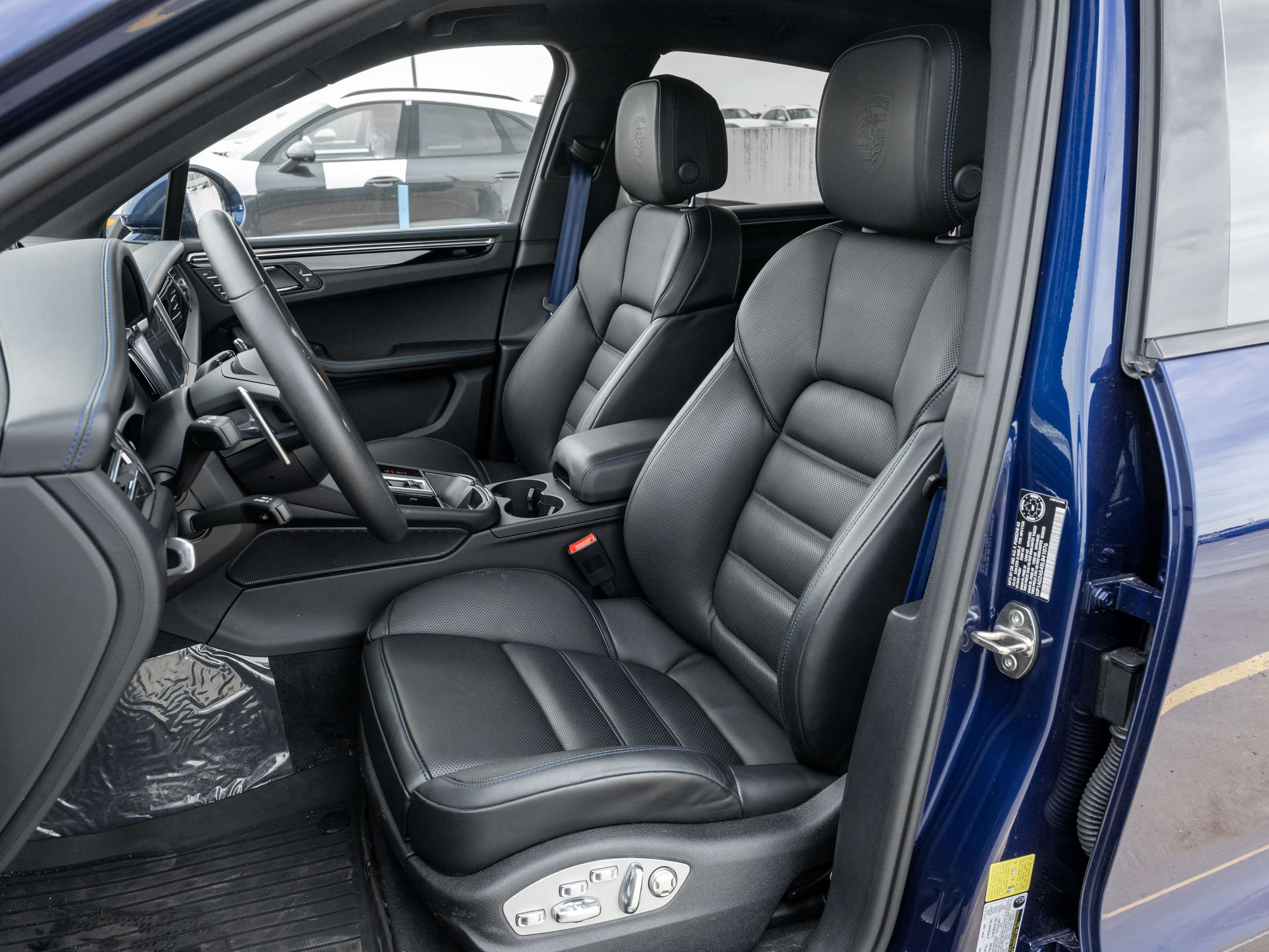 2025 Porsche Macan S | Winter Tire Package Included thumb 13