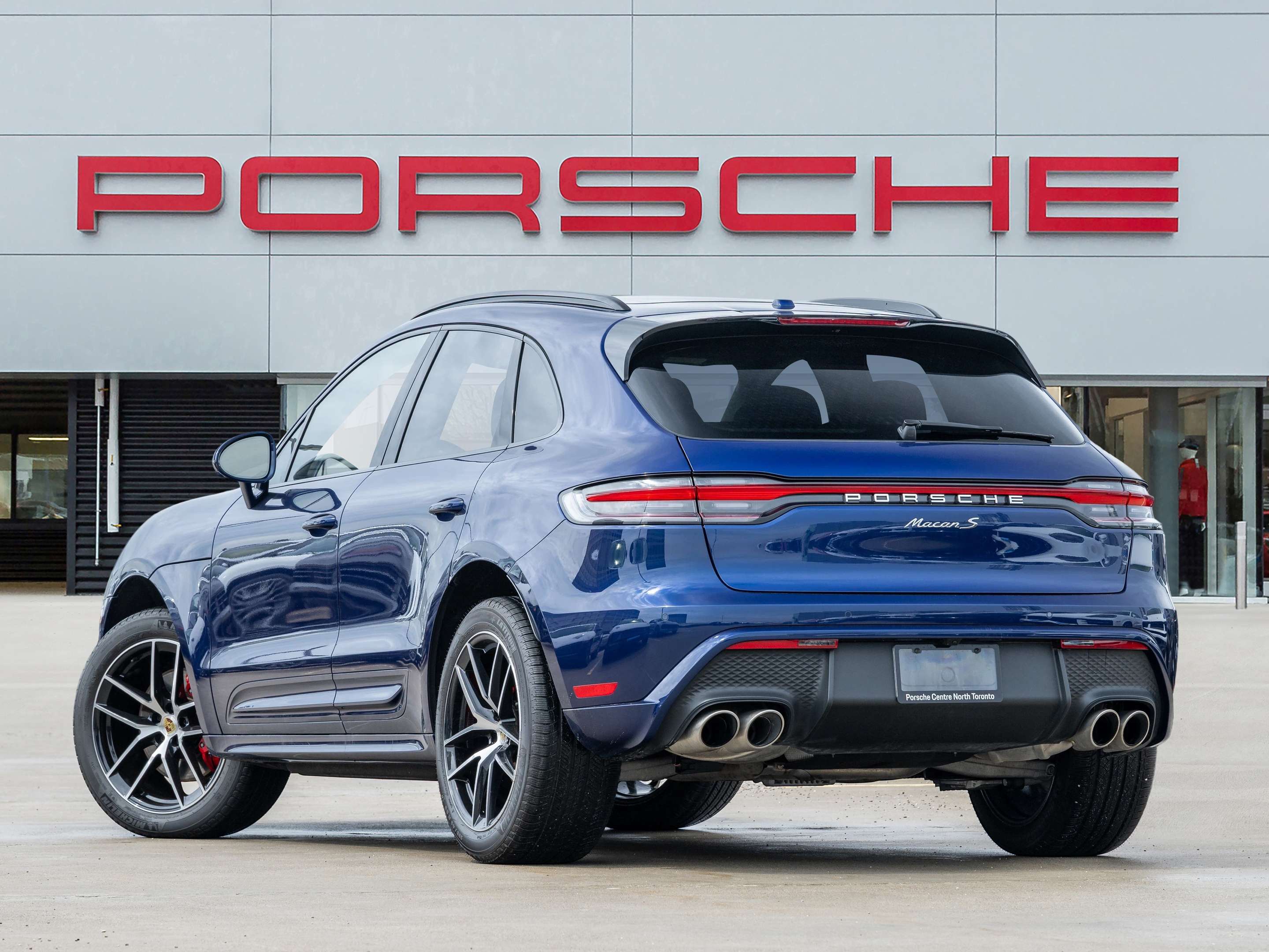 2025 Porsche Macan S | Winter Tire Package Included alt 3