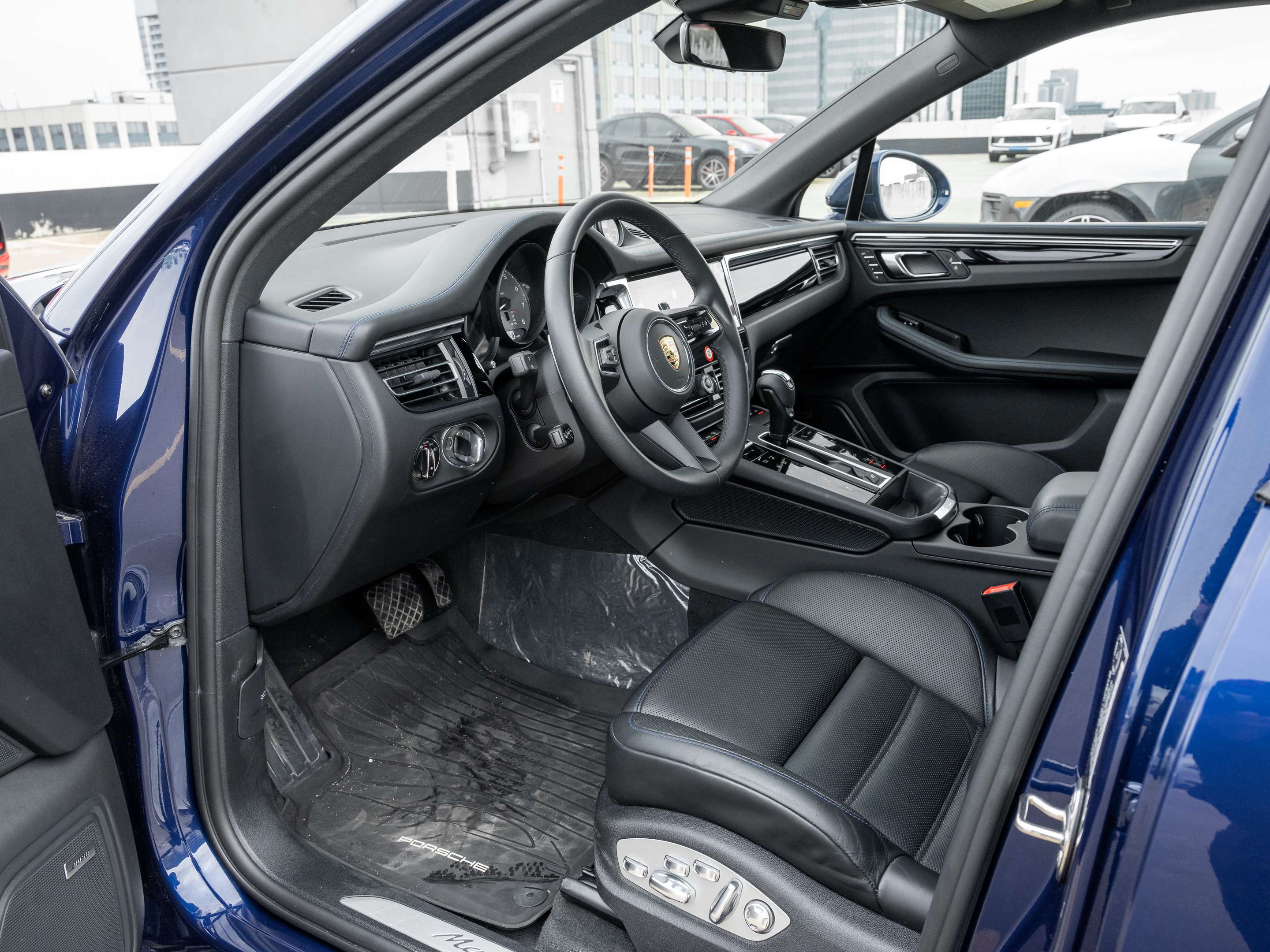 2025 Porsche Macan S | Winter Tire Package Included alt 4