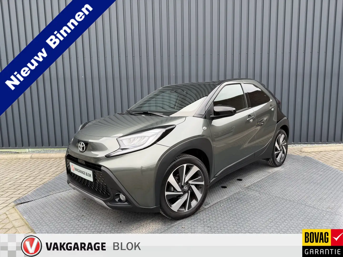 Toyota Aygo X 1.0 VVT-i S-CVT Premium | Nieuwstaat | 10 jaar GAR Groen - 1