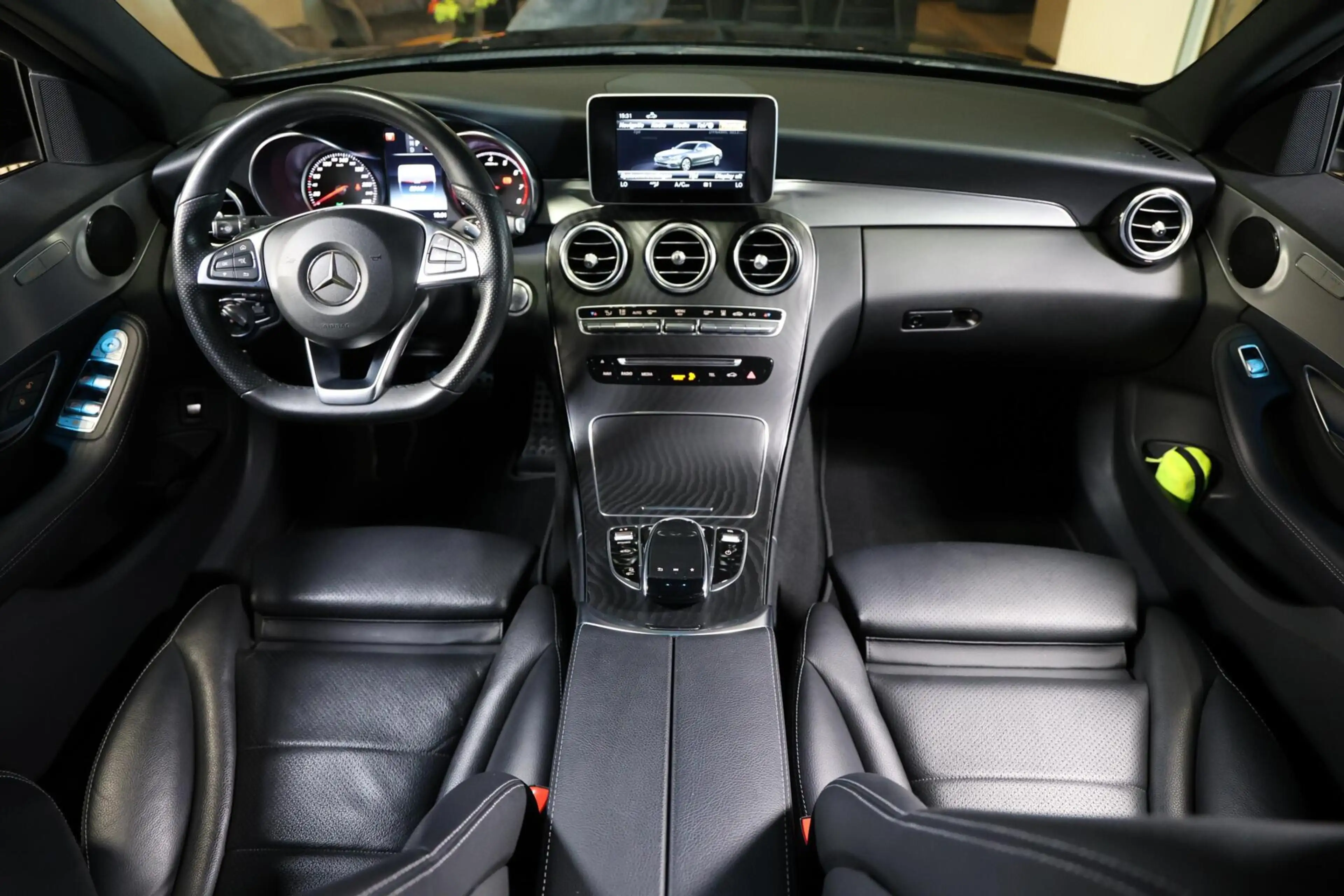 Mercedes-Benz C 350 e AMG|Luchtvering|Night|Carplay|Leder — photo 2