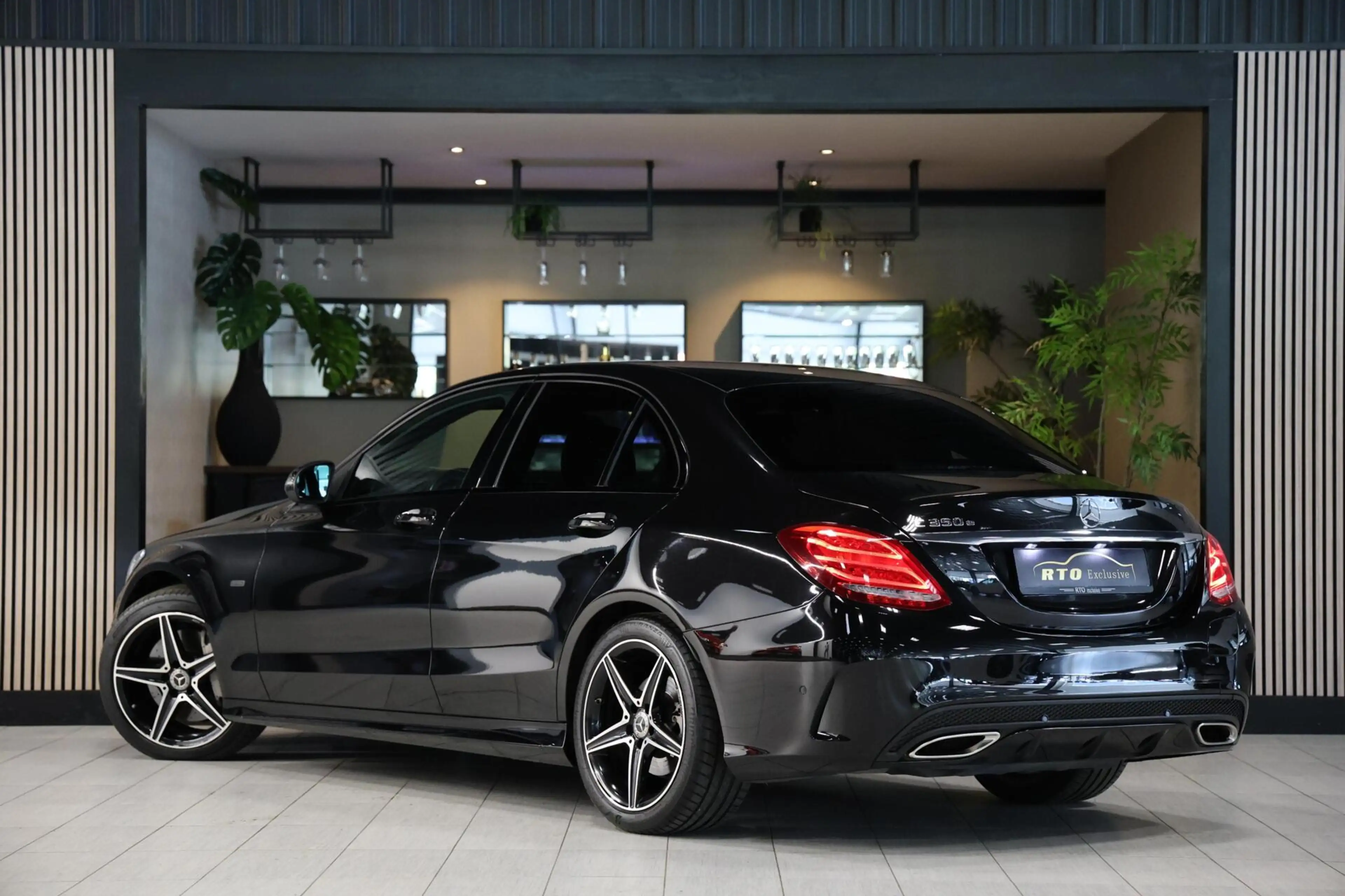 Mercedes-Benz C 350 e AMG|Luchtvering|Night|Carplay|Leder — photo 4