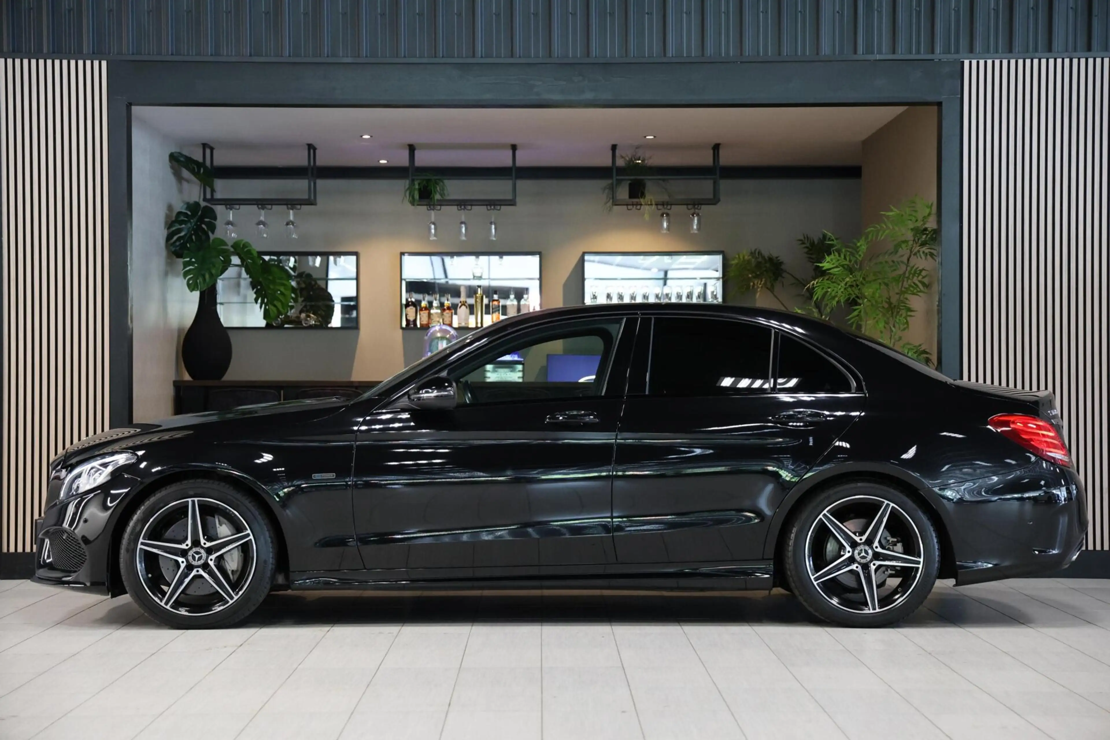 Mercedes-Benz C 350 e AMG|Luchtvering|Night|Carplay|Leder — photo 13