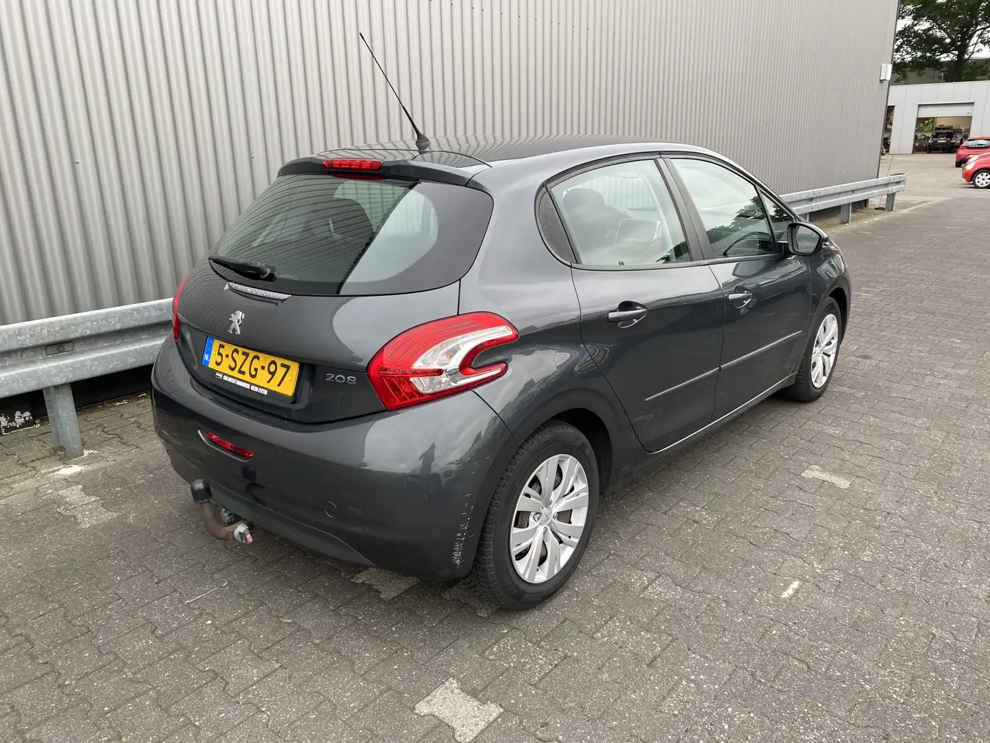 Peugeot 208 1.2 VTi Active 5-Drs, A/C, CC, Afn.Trekh, nw. APK Grijs - 2