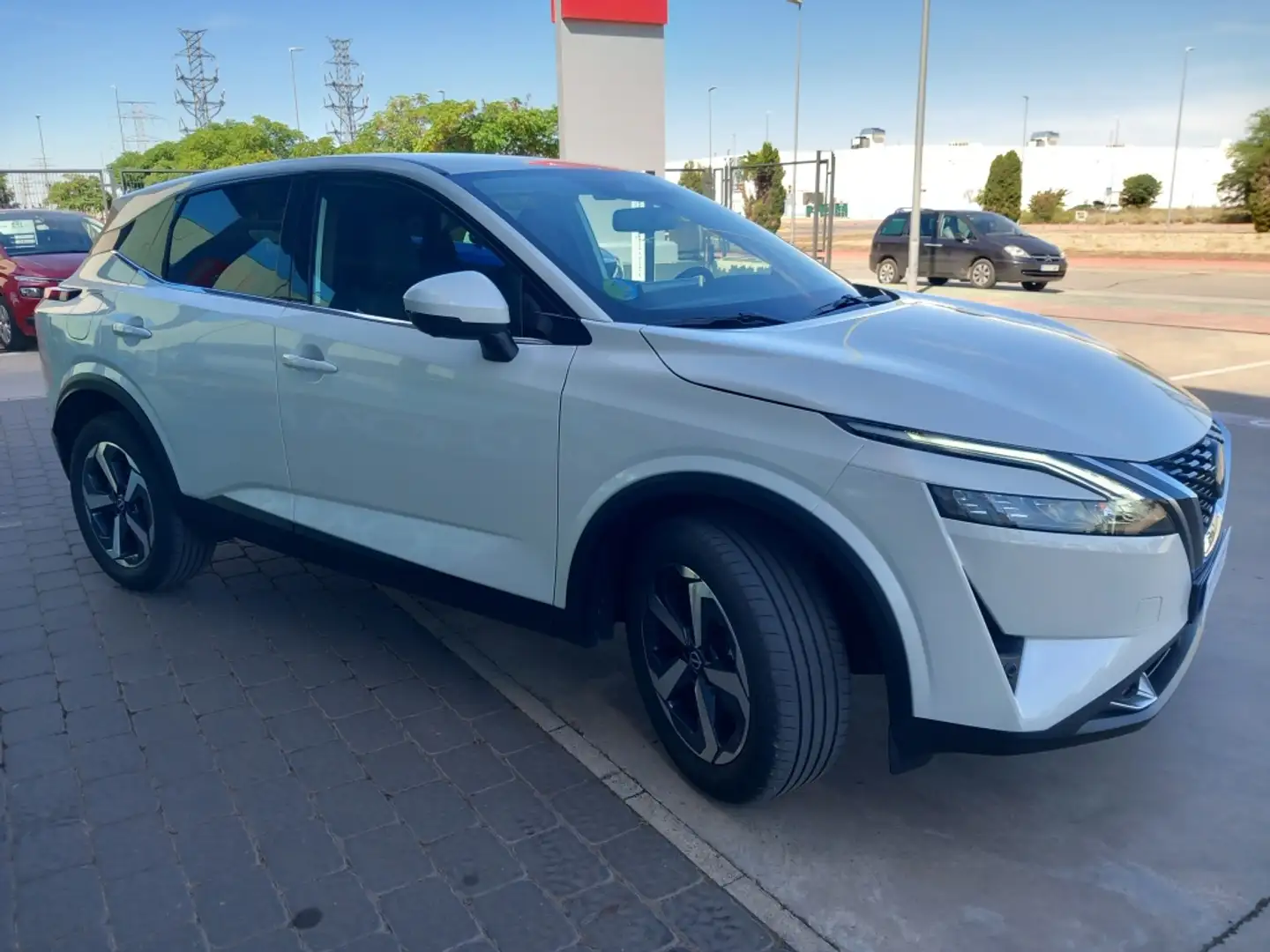 Nissan Qashqai 1.3 DIG-T mHEV 12V N-Connecta 4x2 103kW Wit - 2