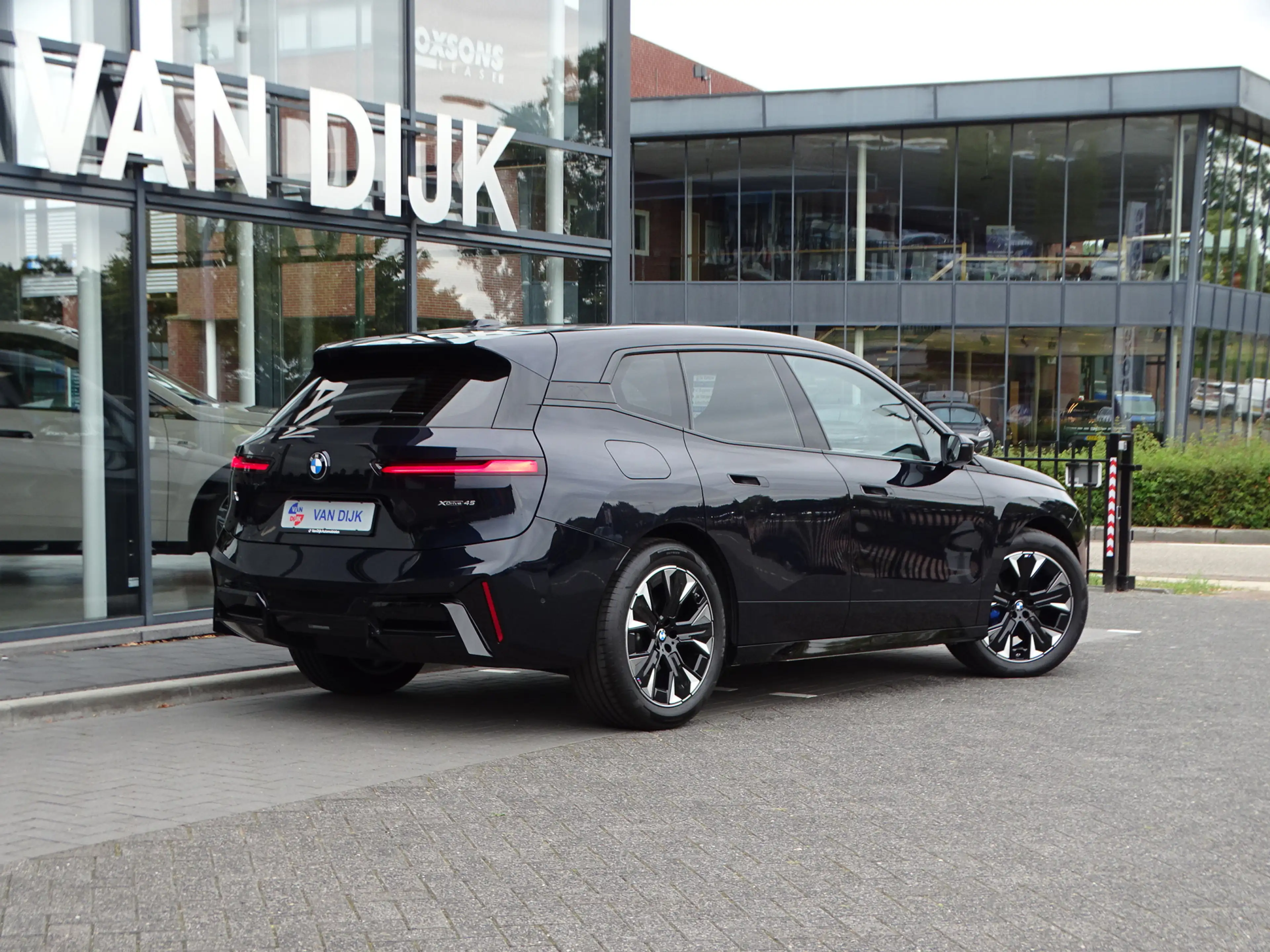BMW iX xDrive45 Innovatiespakket Harman/Kardon M Sportpak — photo 48