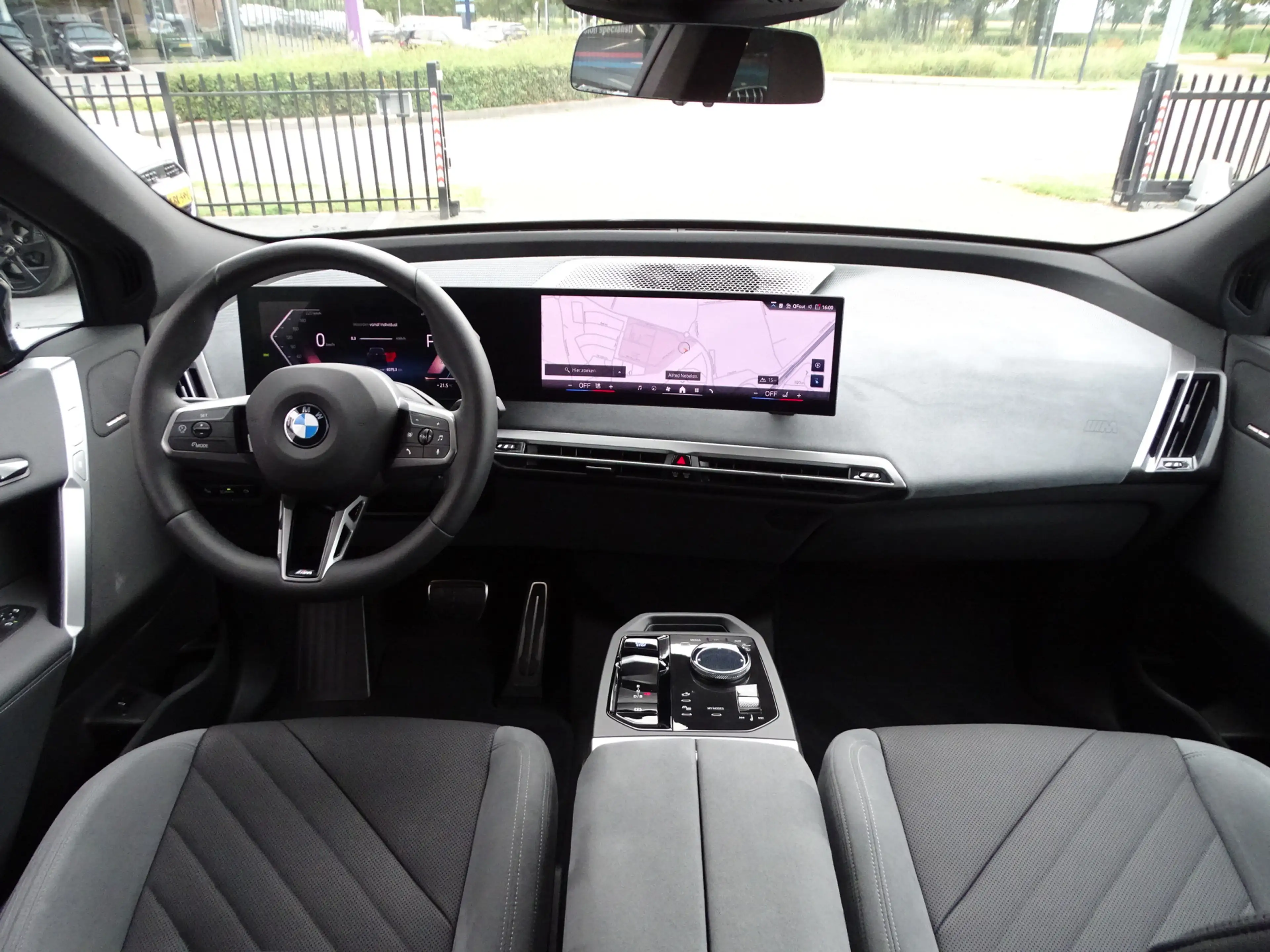BMW iX xDrive45 Innovatiespakket Harman/Kardon M Sportpak — photo 11
