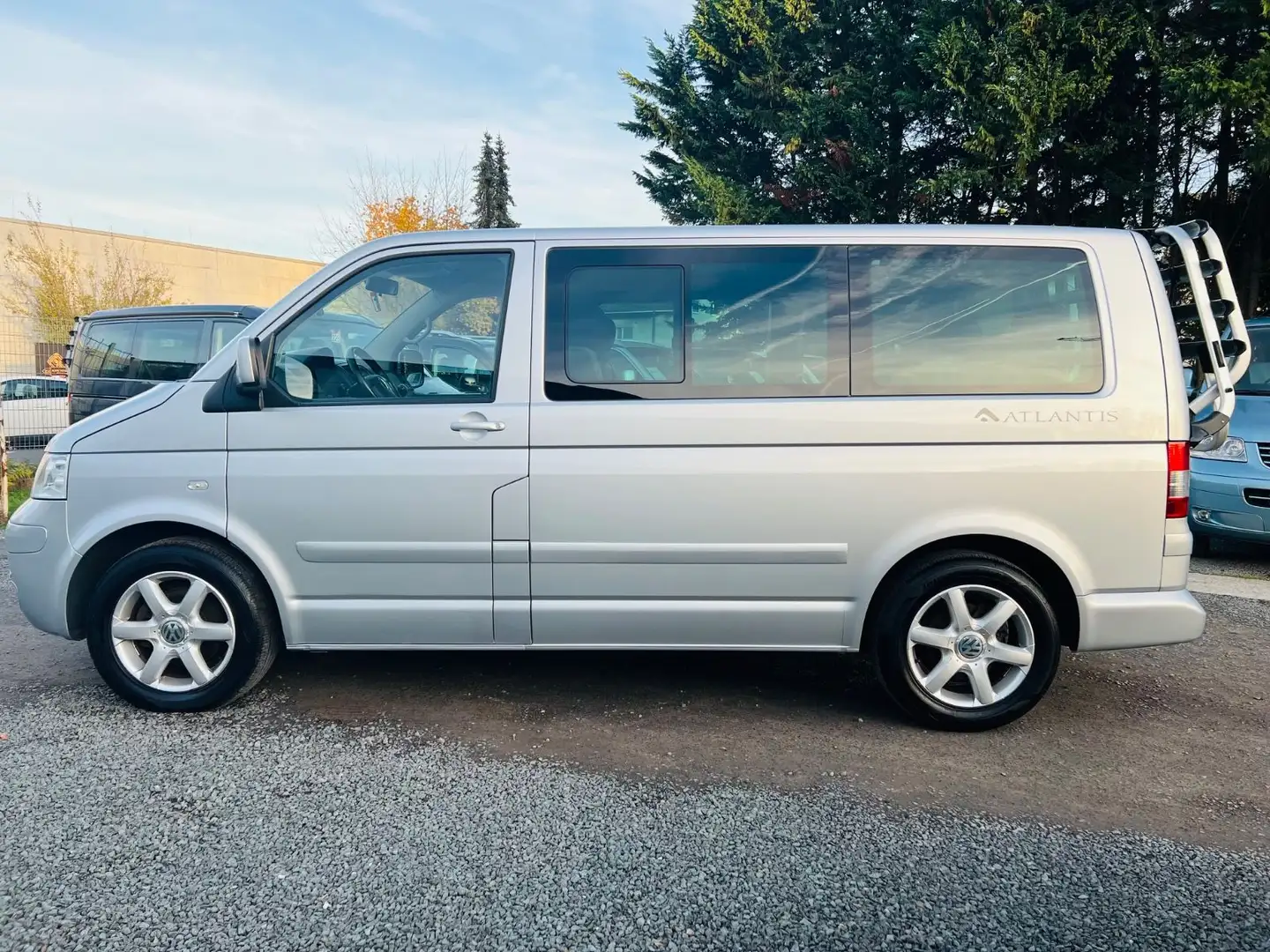 Volkswagen T5 Multivan Atlantis/Scheckheftgepflegt/AHK/LM Argent - 2