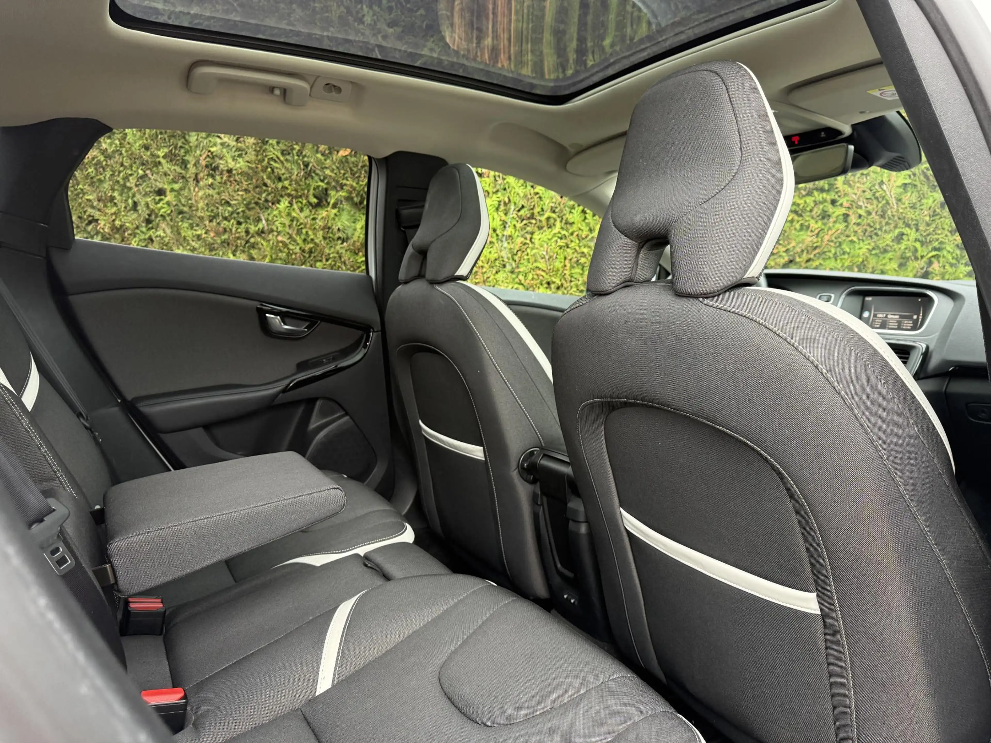 Volvo V40 D3 Dynamic Edition Panodak Automaat — photo 9