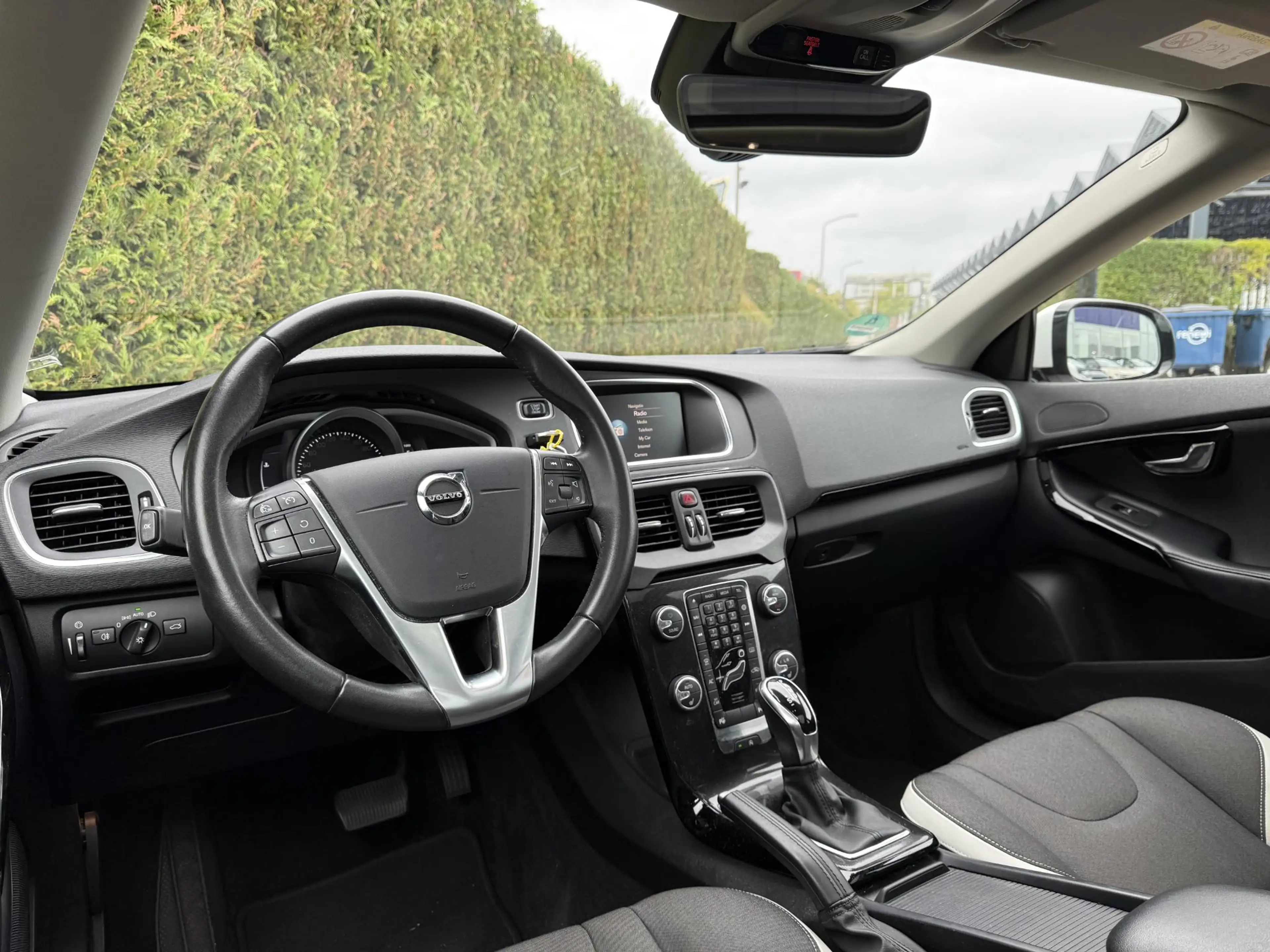 Volvo V40 D3 Dynamic Edition Panodak Automaat — photo 2