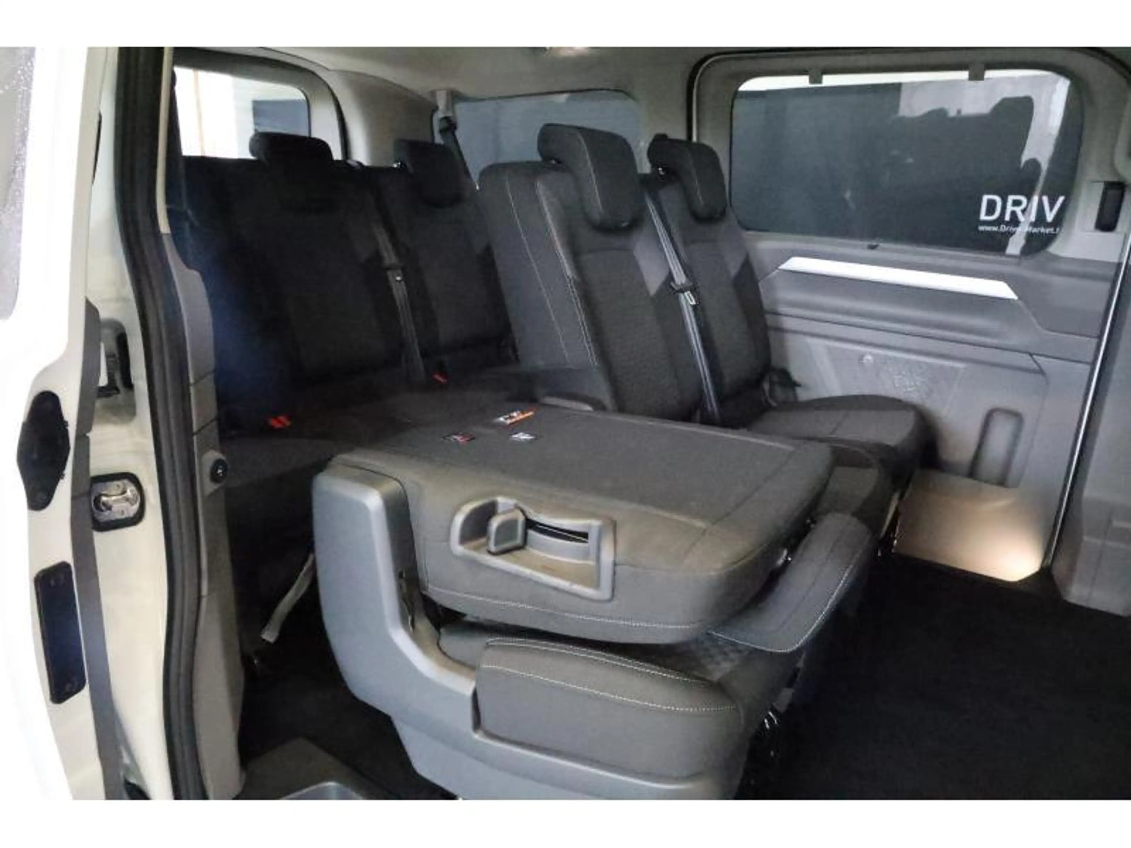 Volkswagen T7 Caravelle Life AHK NAVI — photo 11