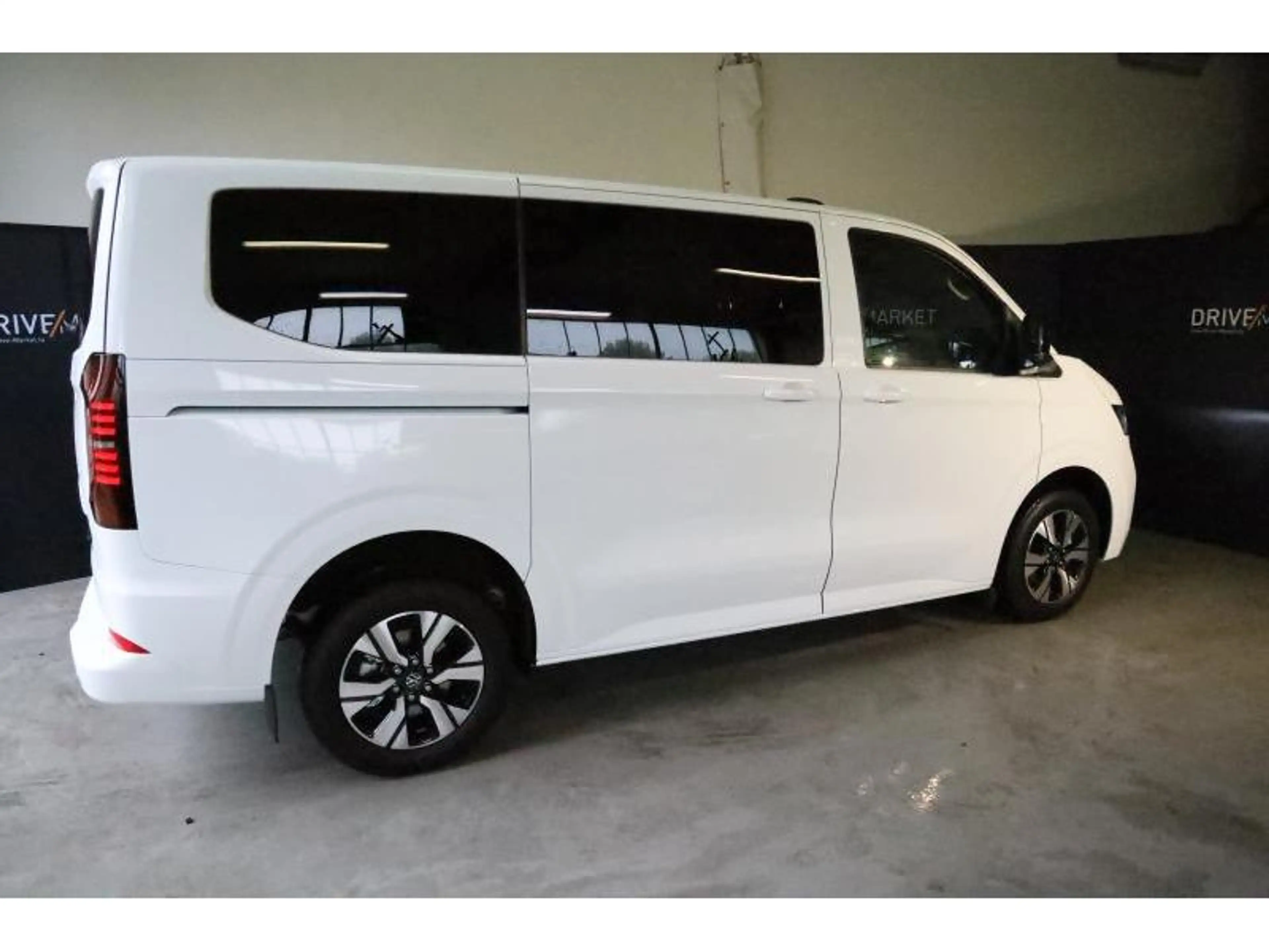 Volkswagen T7 Caravelle Life AHK NAVI — photo 3