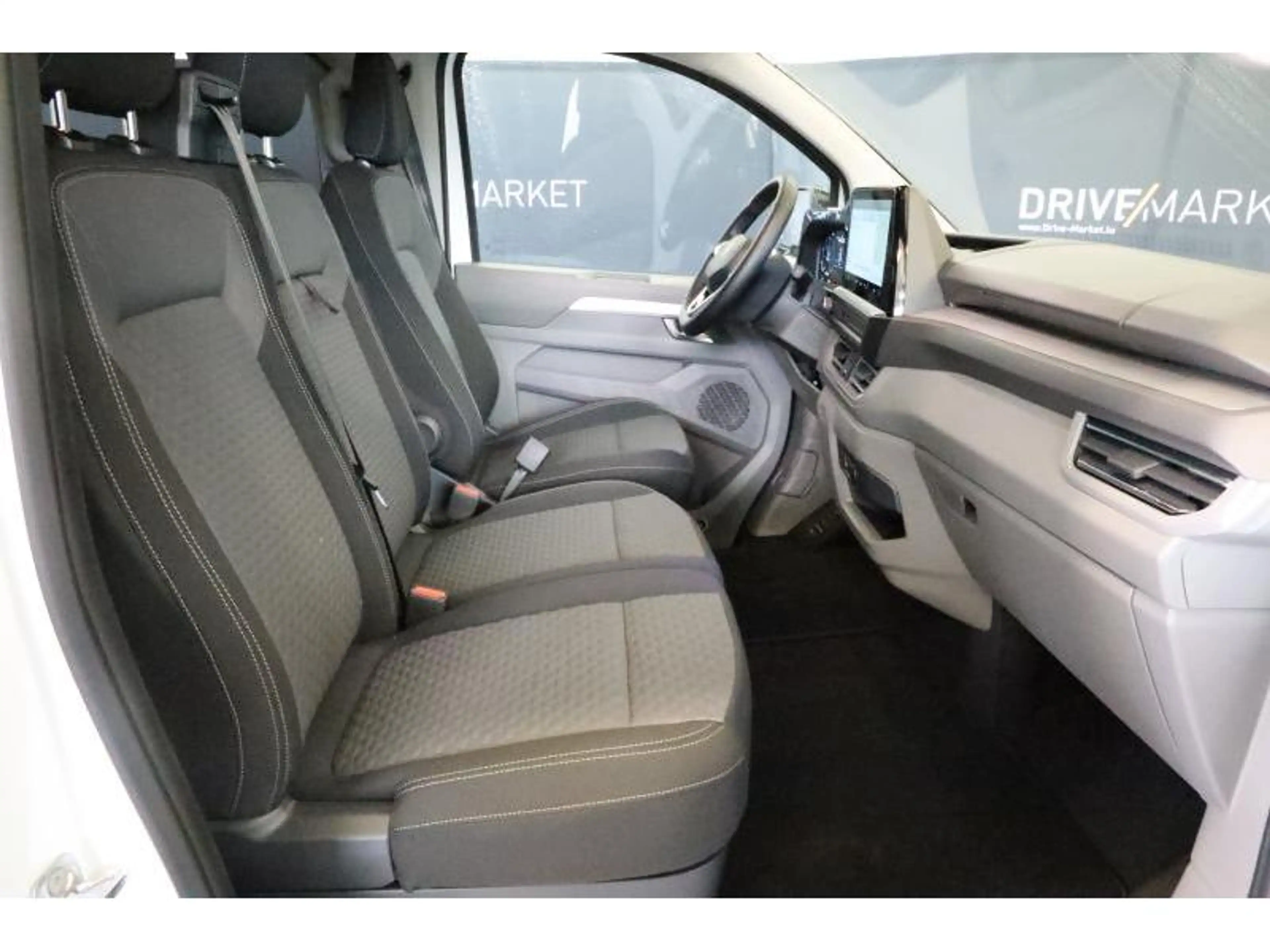 Volkswagen T7 Caravelle Life AHK NAVI — photo 13