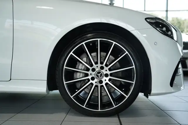 Mercedes-Benz E Class view 8