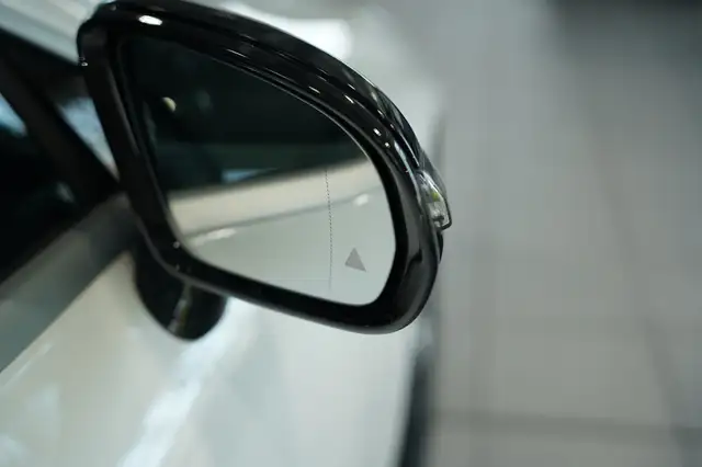 Mercedes-Benz E Class view 13