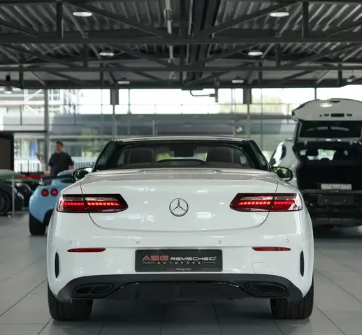 Mercedes-Benz E Class view 10