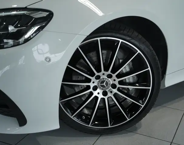 Mercedes-Benz E Class view 3
