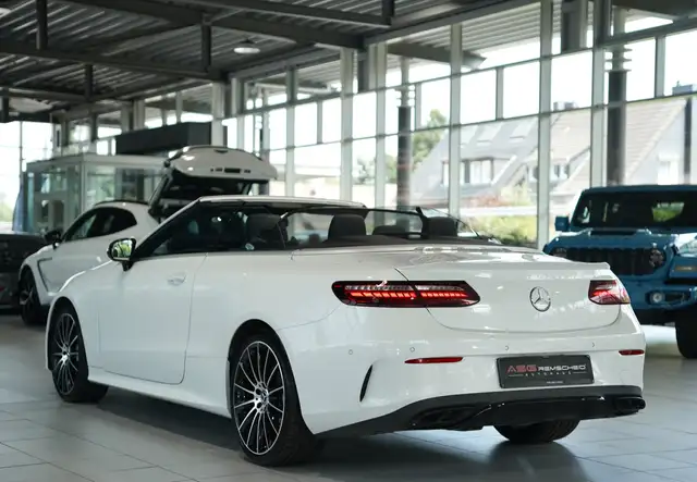 Mercedes-Benz E Class view 11
