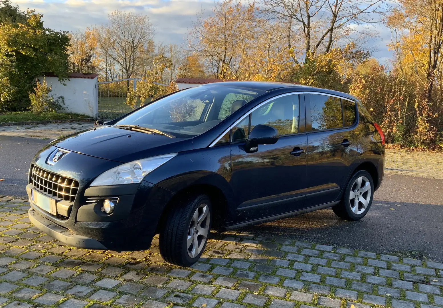 Peugeot 3008 HDi FAP 150 Premium, Pano, AHK, Klima Blue - 1