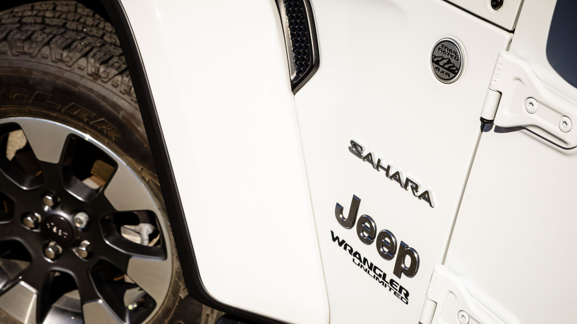 2021 Jeep Wrangler Sahara Unlimited  -  4G Wi-Fi - $131.17 /Wk — снимка 1