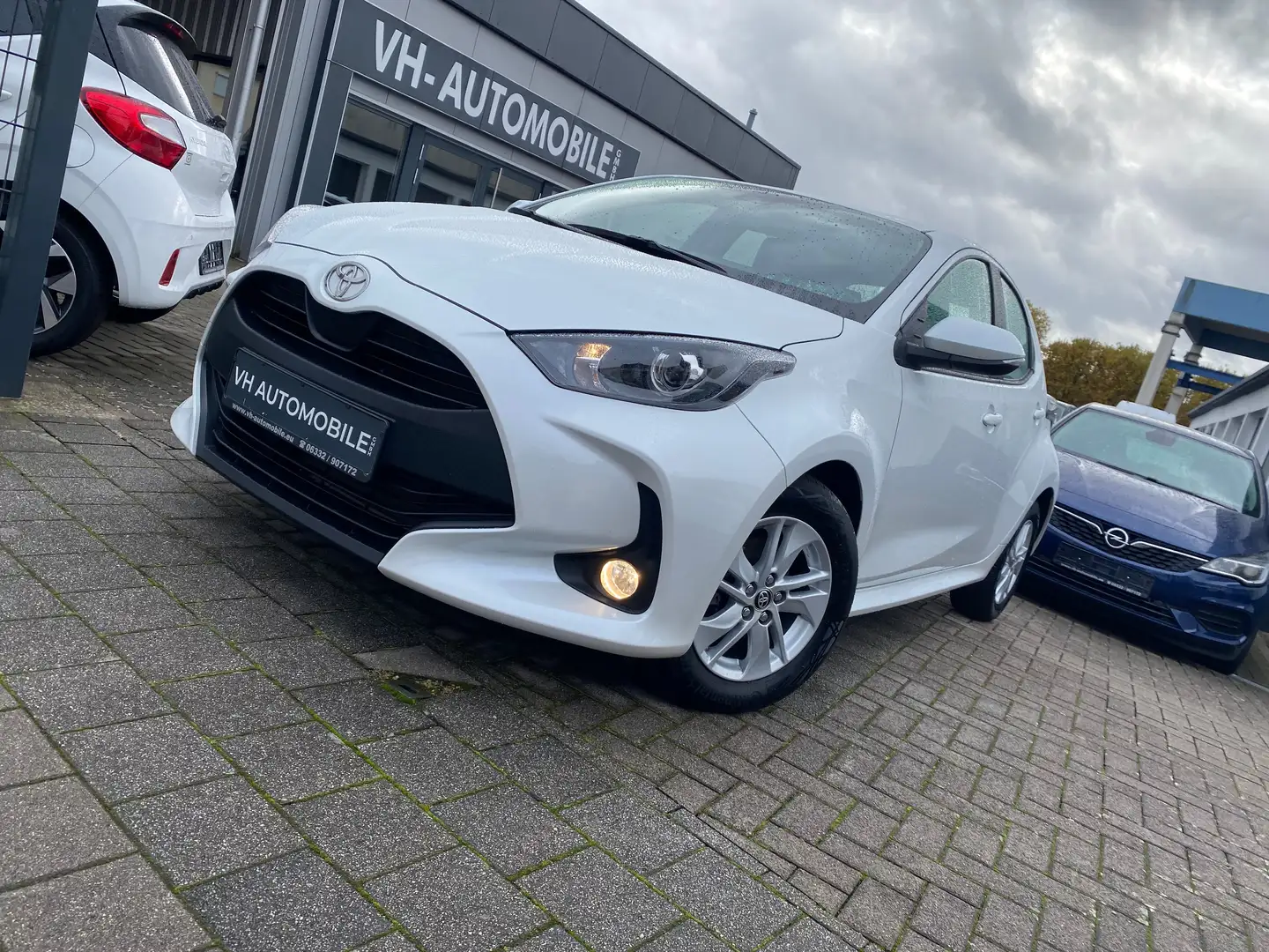 Toyota Yaris 1.5*A-GRA*ALU*APPLE&ANDROID*Klima*KAMERA*Sitzheiz Weiß - 2