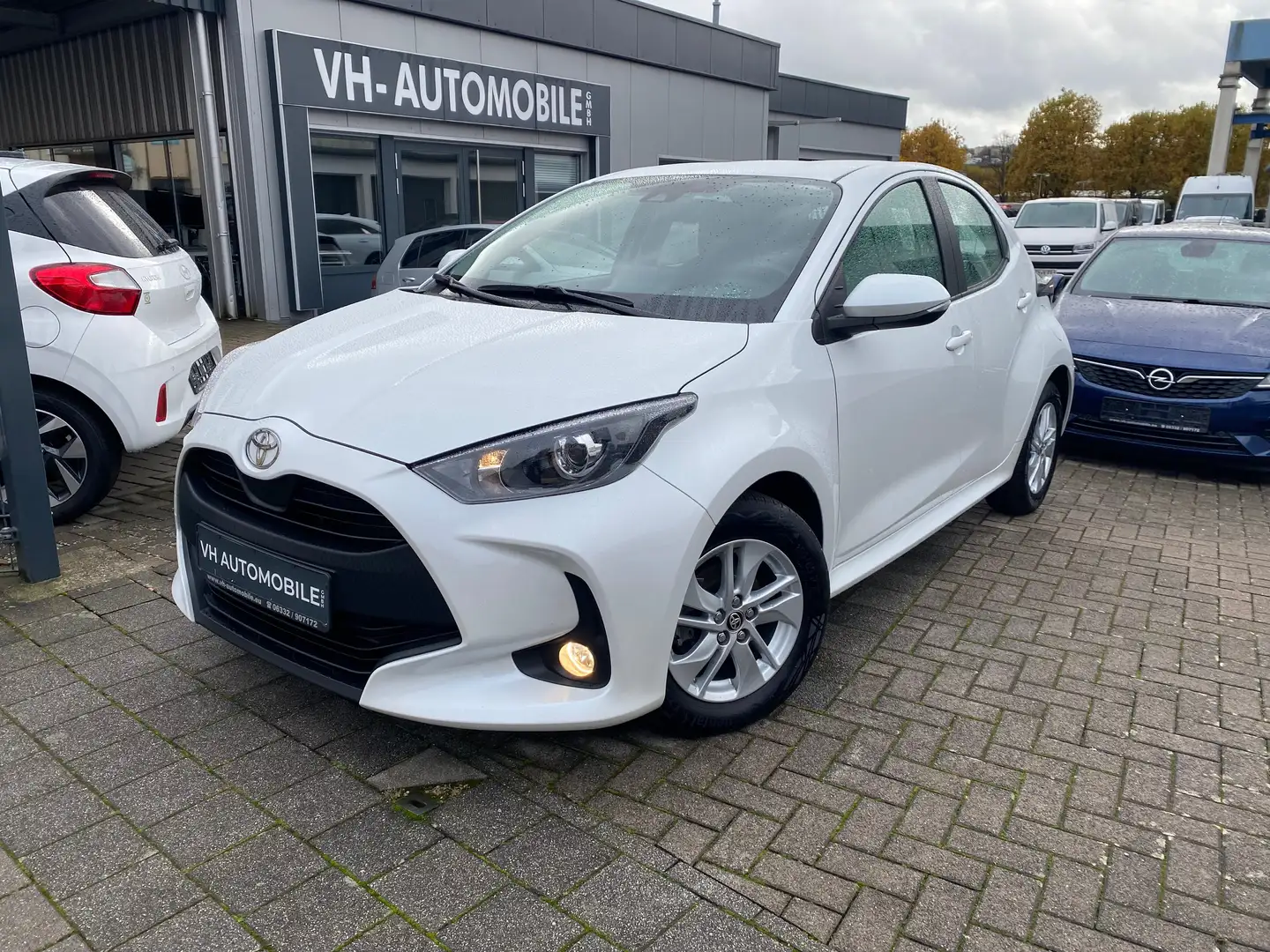 Toyota Yaris 1.5*A-GRA*ALU*APPLE&ANDROID*Klima*KAMERA*Sitzheiz Weiß - 1