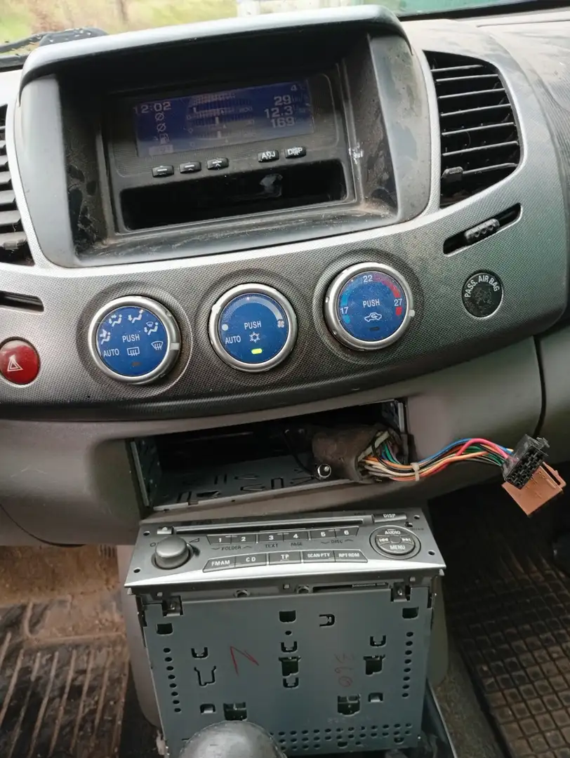 Mitsubishi L200 Pick Up 4x4 Intense Club Cab - 2