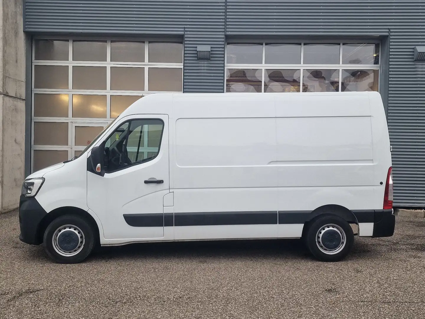 Renault Master 2.3 CDTI L2H2 HKa 3,3t Klima Weiß - 2