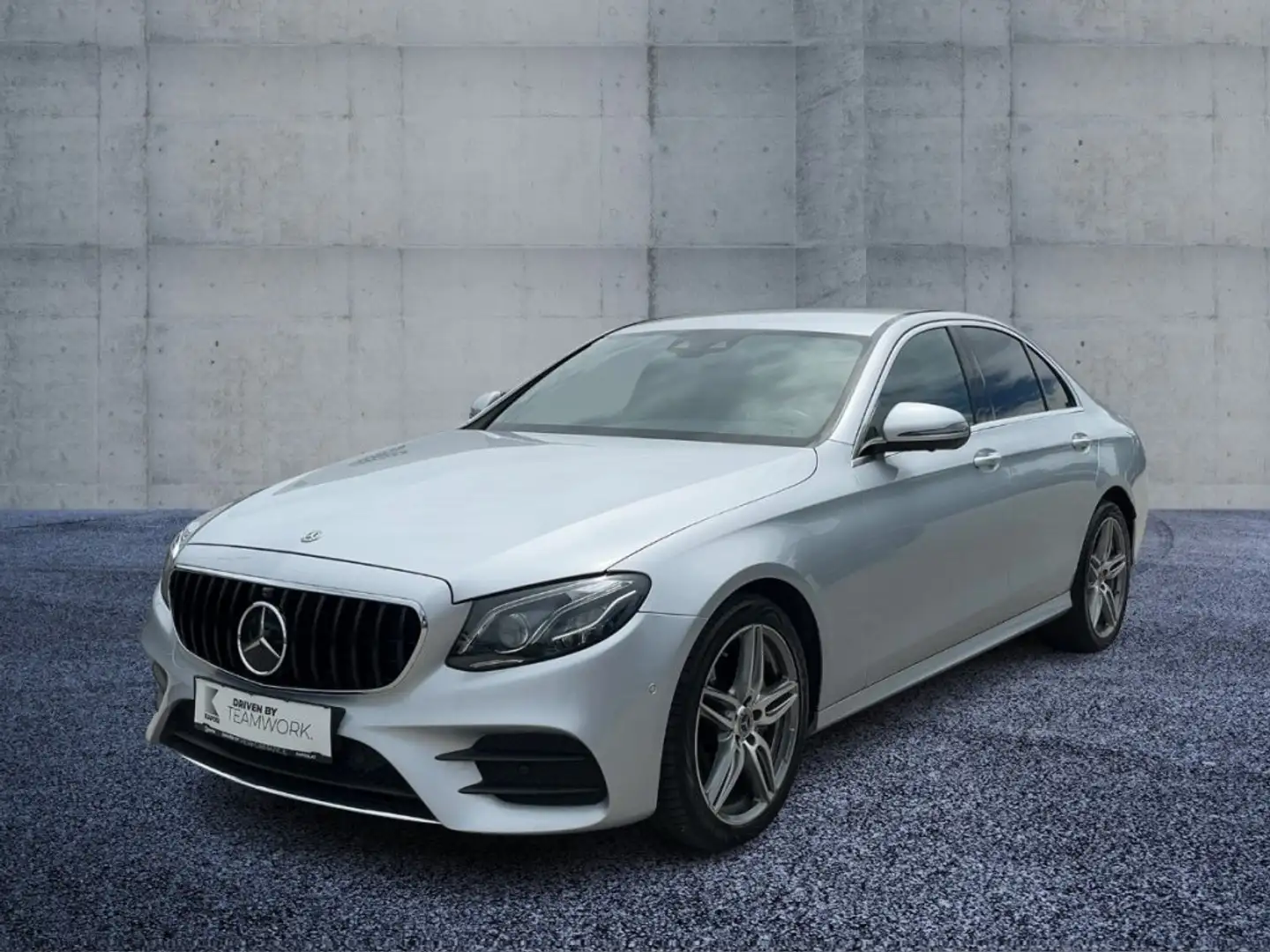 Mercedes-Benz E 220 D 4MATIC - 1