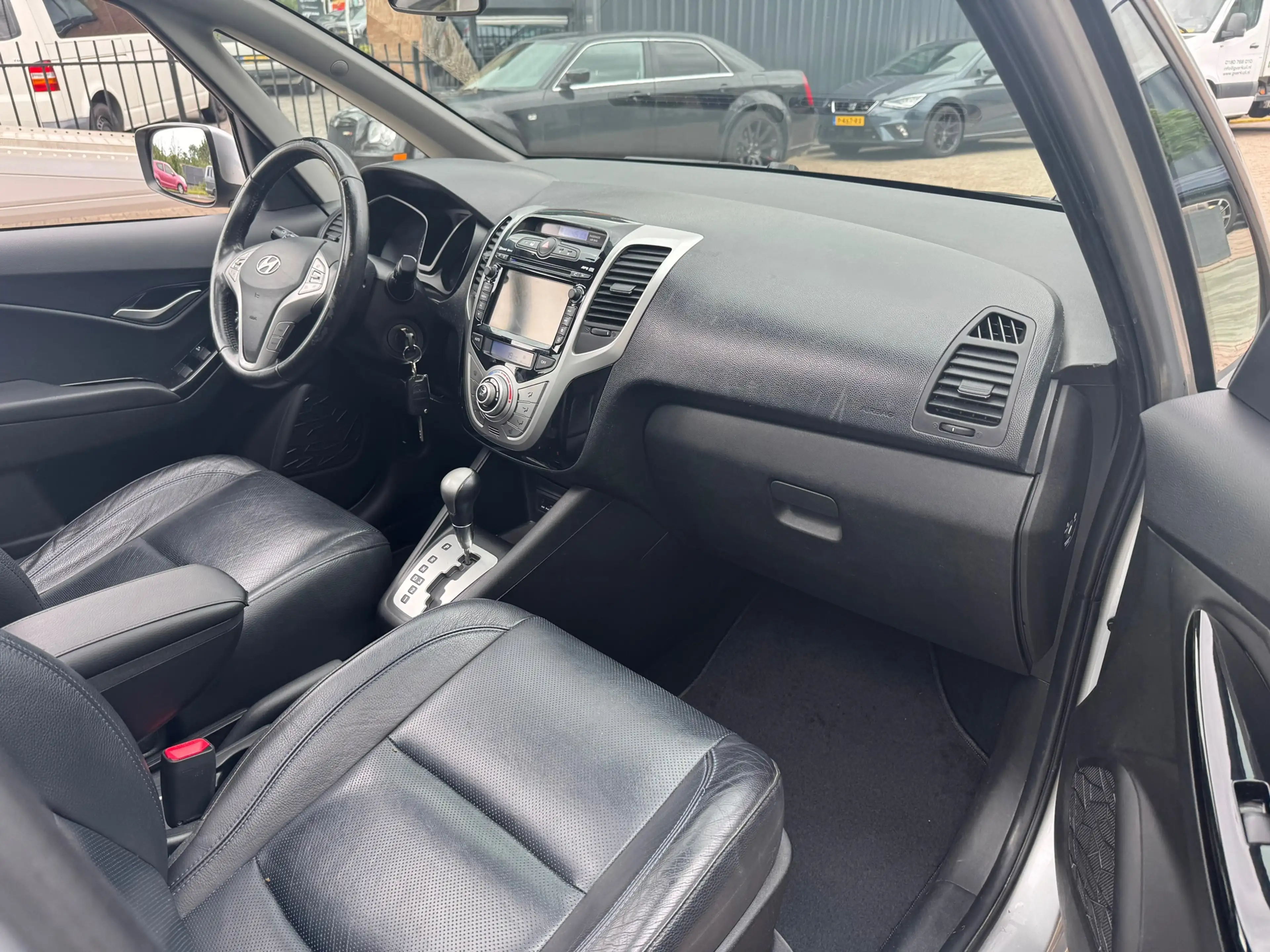 Hyundai iX20 1.6i i-Catcher- pano dak- automaat-navi-leer — photo 11