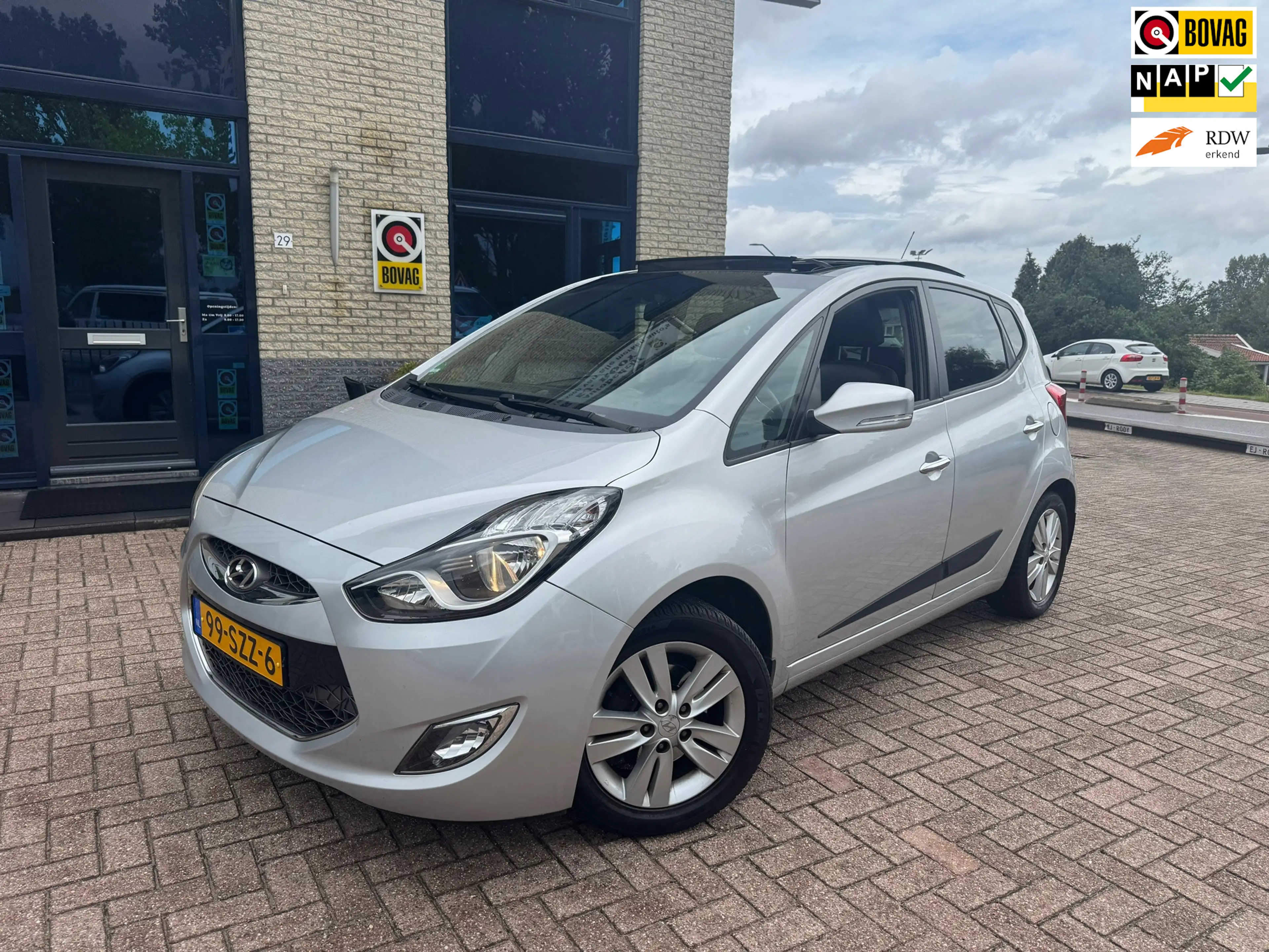 Hyundai iX20 1.6i i-Catcher- pano dak- automaat-navi-leer