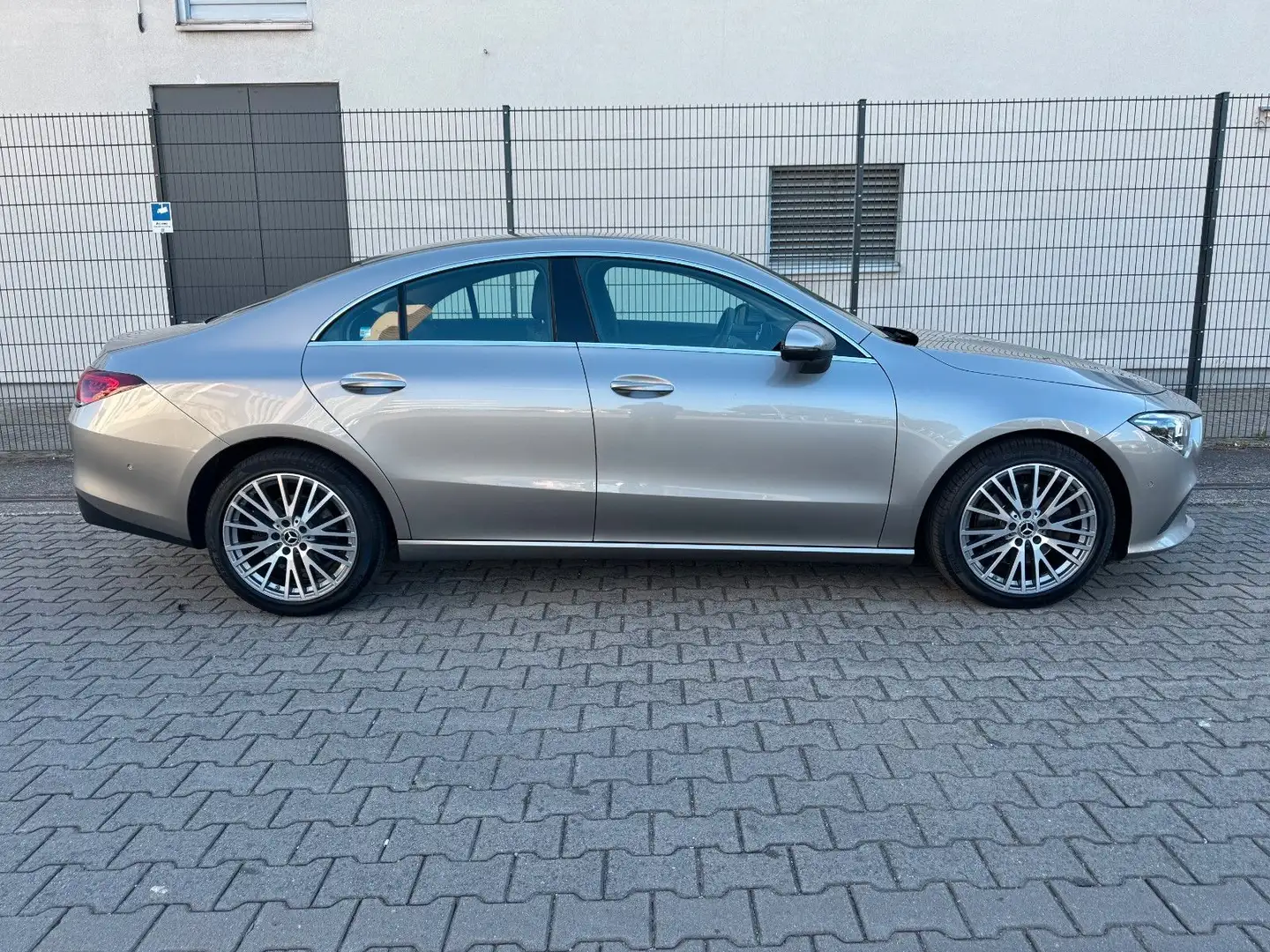 Mercedes-Benz CLA 220 VIRTUAL/MULTIBEAM/360°/AMBIENTE Plateado - 2