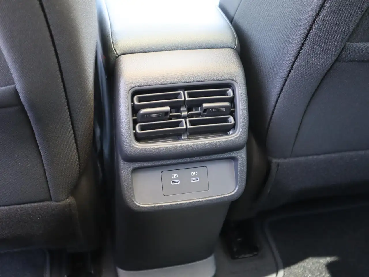 Nissan Leaf 2026 — фото 12