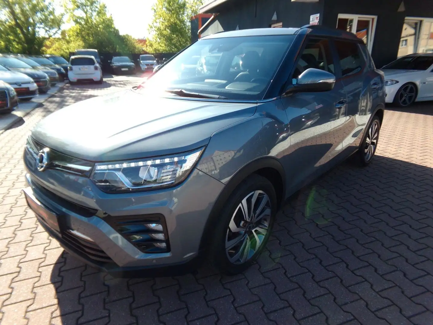 SsangYong Tivoli 1.5 T-GDi Onyx 2WD Grau - 2