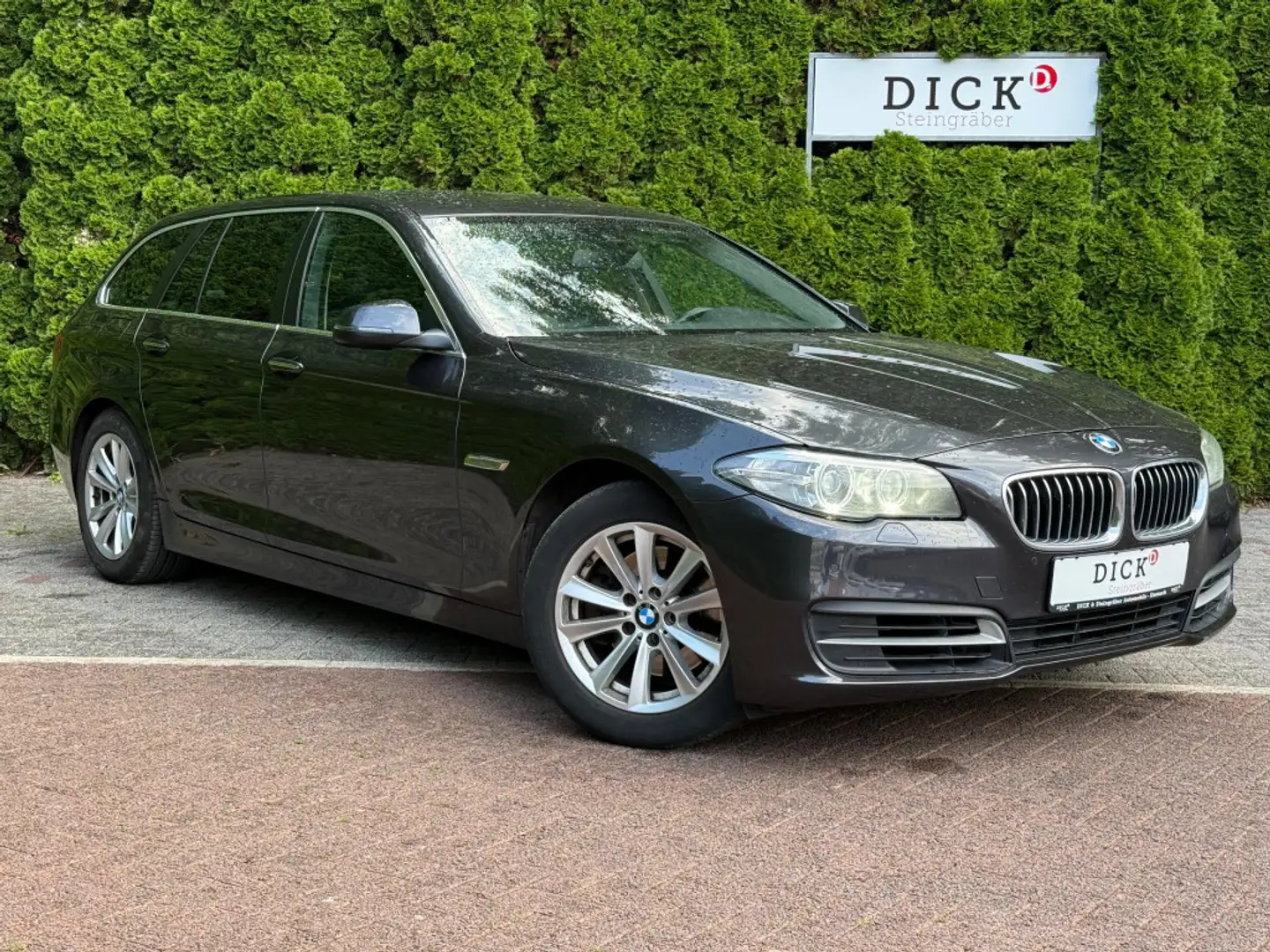 BMW 520 d Touring Aut. Bi-XEN+NAV+SHZ+AHK+TEMP+HIFI+ Grau - 1
