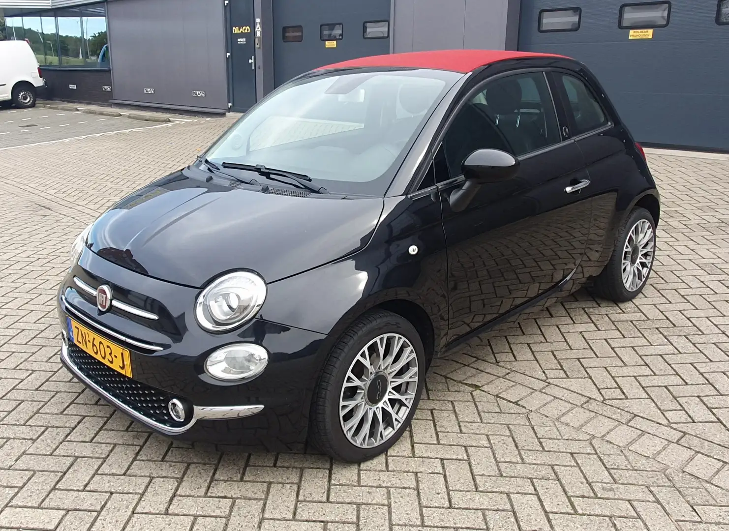 Fiat 500C 0.9 TwinAir Turbo 120TH Zwart - 2