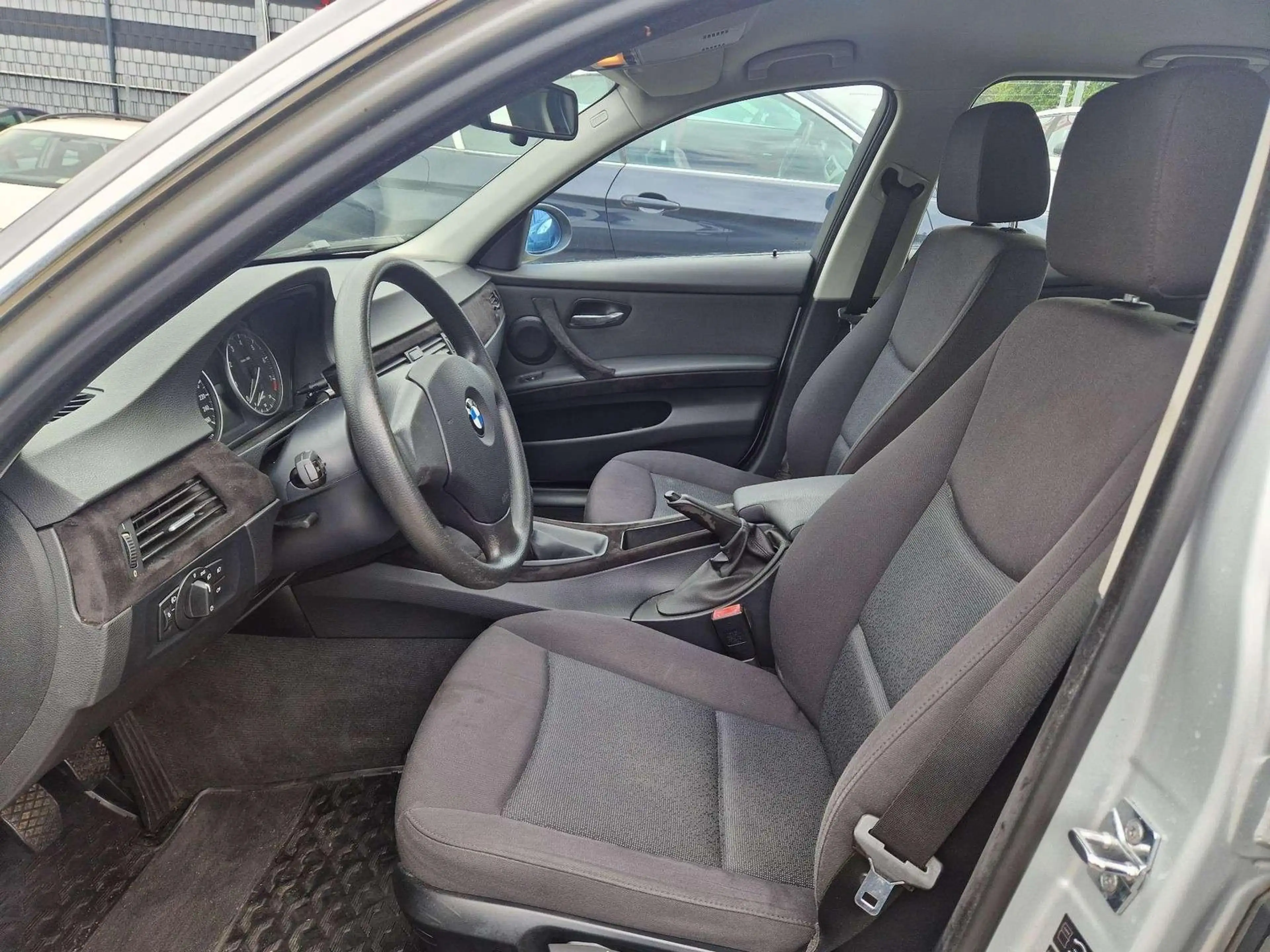 BMW 325 325i — photo 8