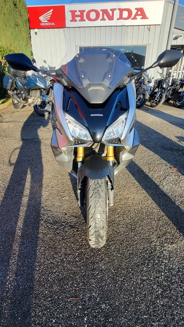 Honda Forza 750 Šedá - 2