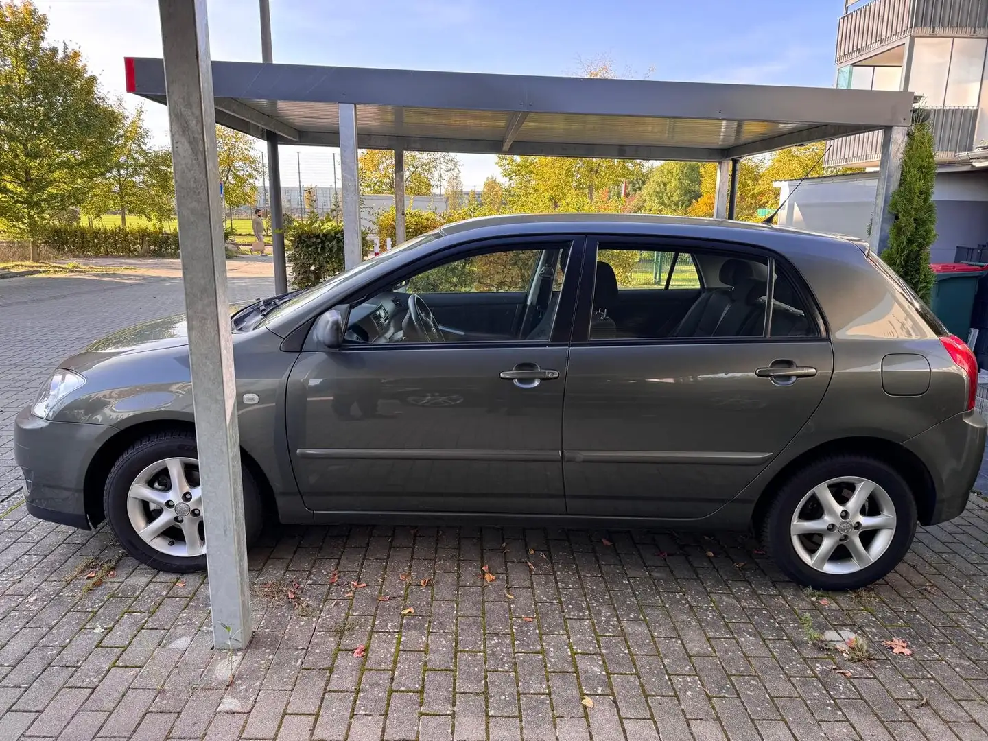 Toyota Corolla Corolla 1.6 VVT-i Edition Grau - 2