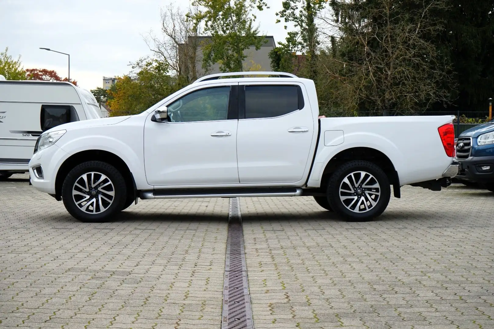 Nissan Navara NP300 Tekna Double Cab 4x4/1.HAN/AHK/NAVI Weiß - 2