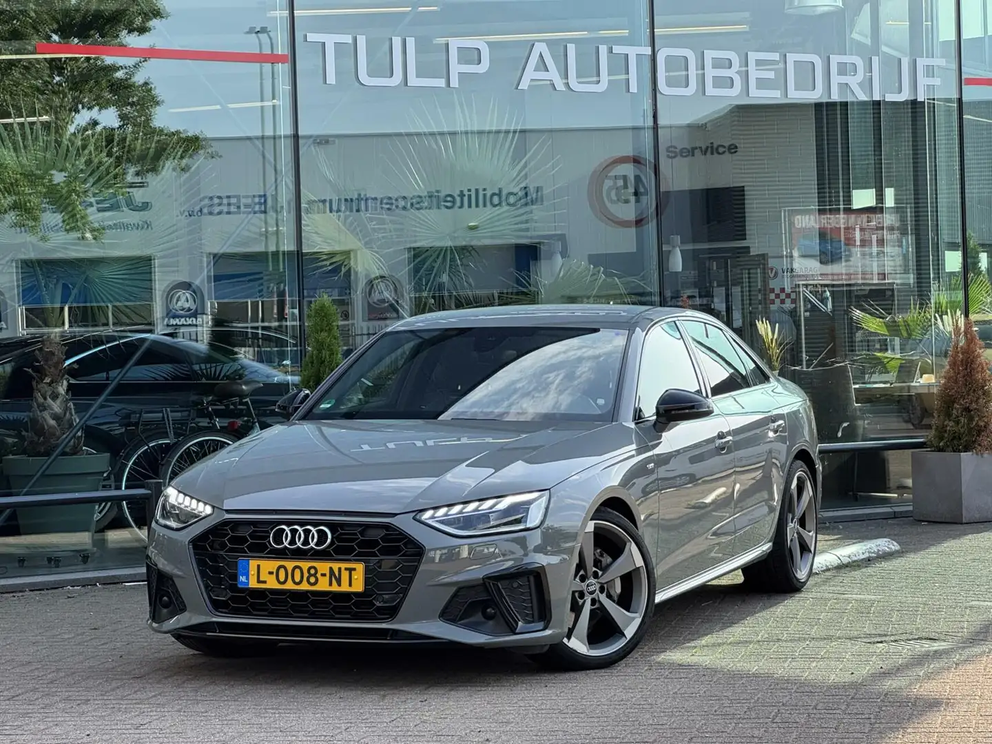 Audi A4 Limousine 40 TFSI S Line edition Competition 2021 Grijs - 2