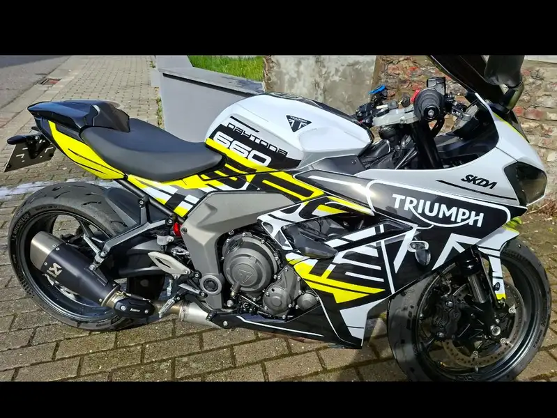 Triumph Daytona 675 - foto 2
