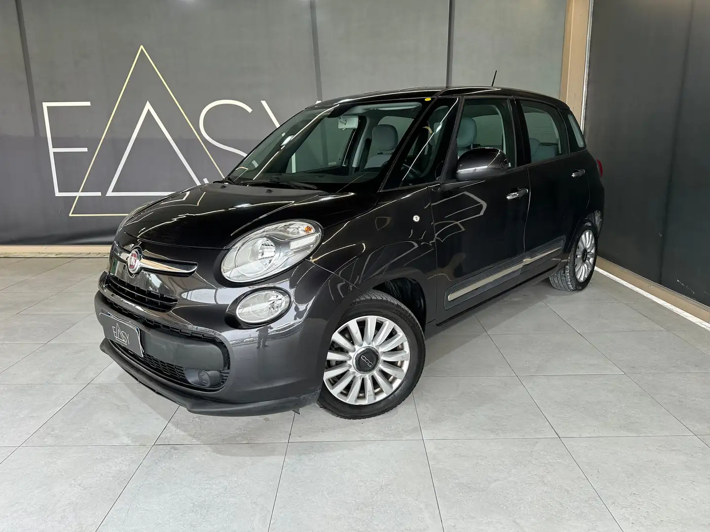 Fiat 500L 1.3 mjt Lounge 95cv Zwart - 1
