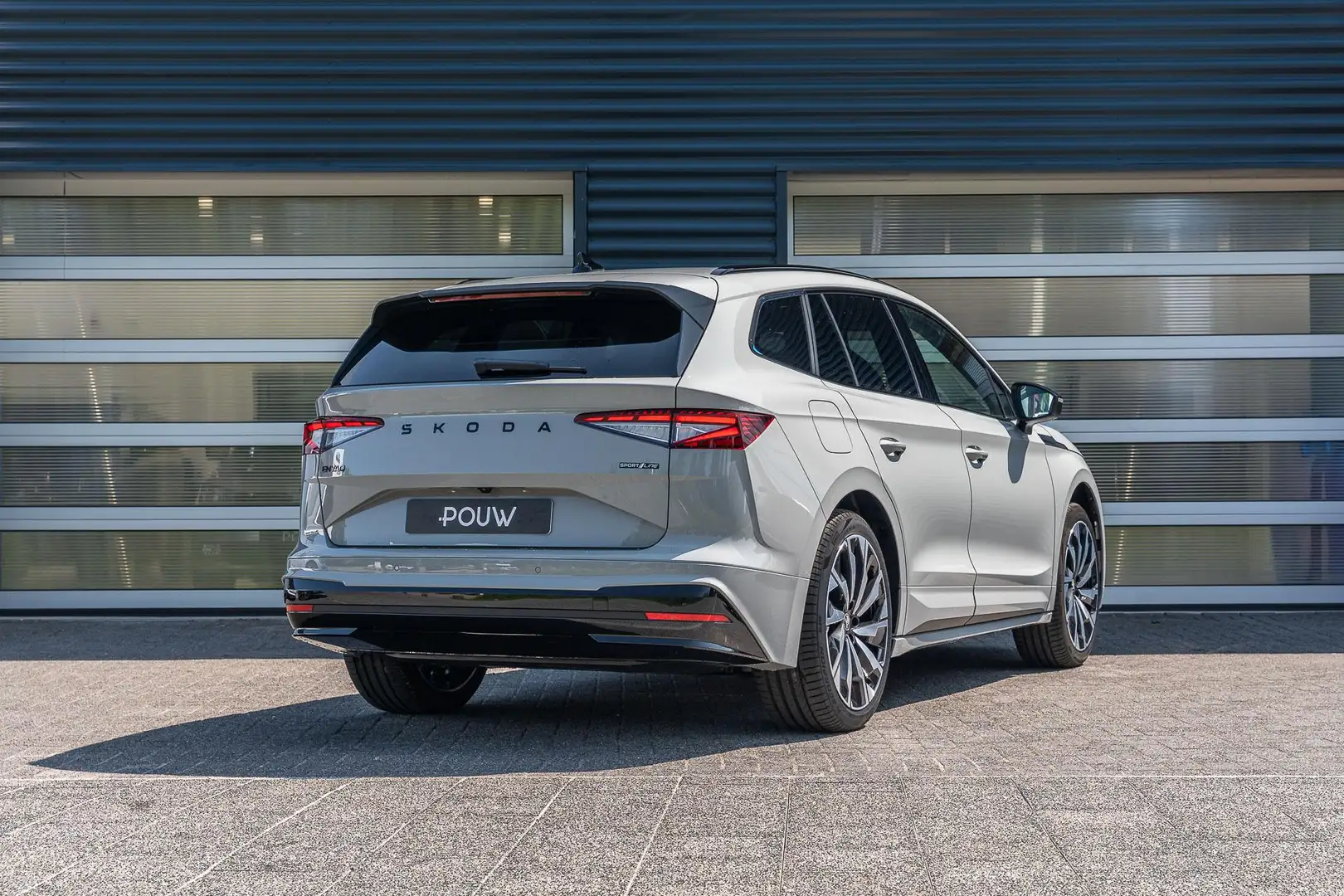 Skoda Enyaq 85 286pk Sportline | Trekhaak Wegklapbaar | Panora Grijs - 2