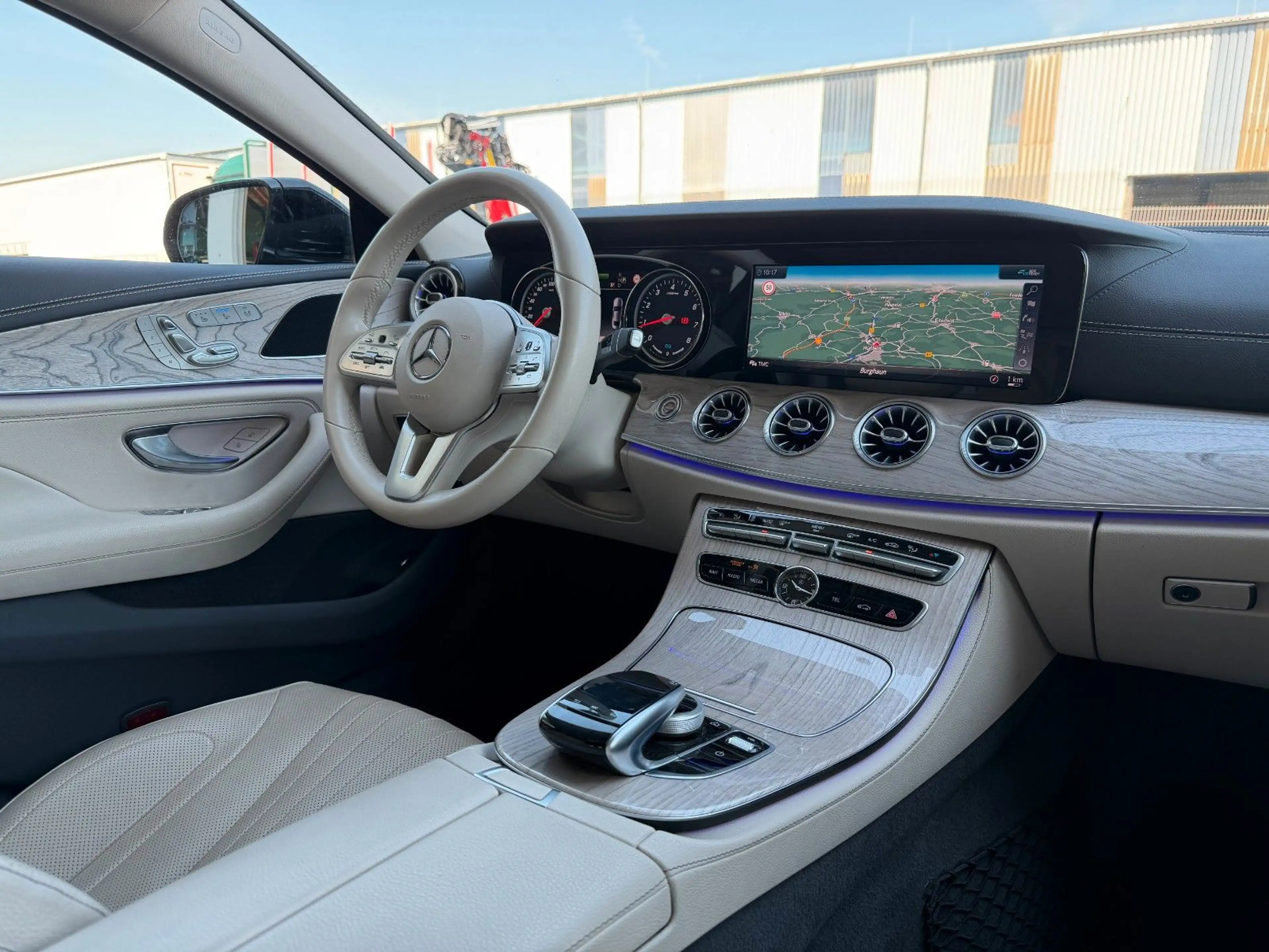 Mercedes-Benz CLS 450 4M+Distr+ESD+AirM+Sitzklima+360+Beige — photo 4