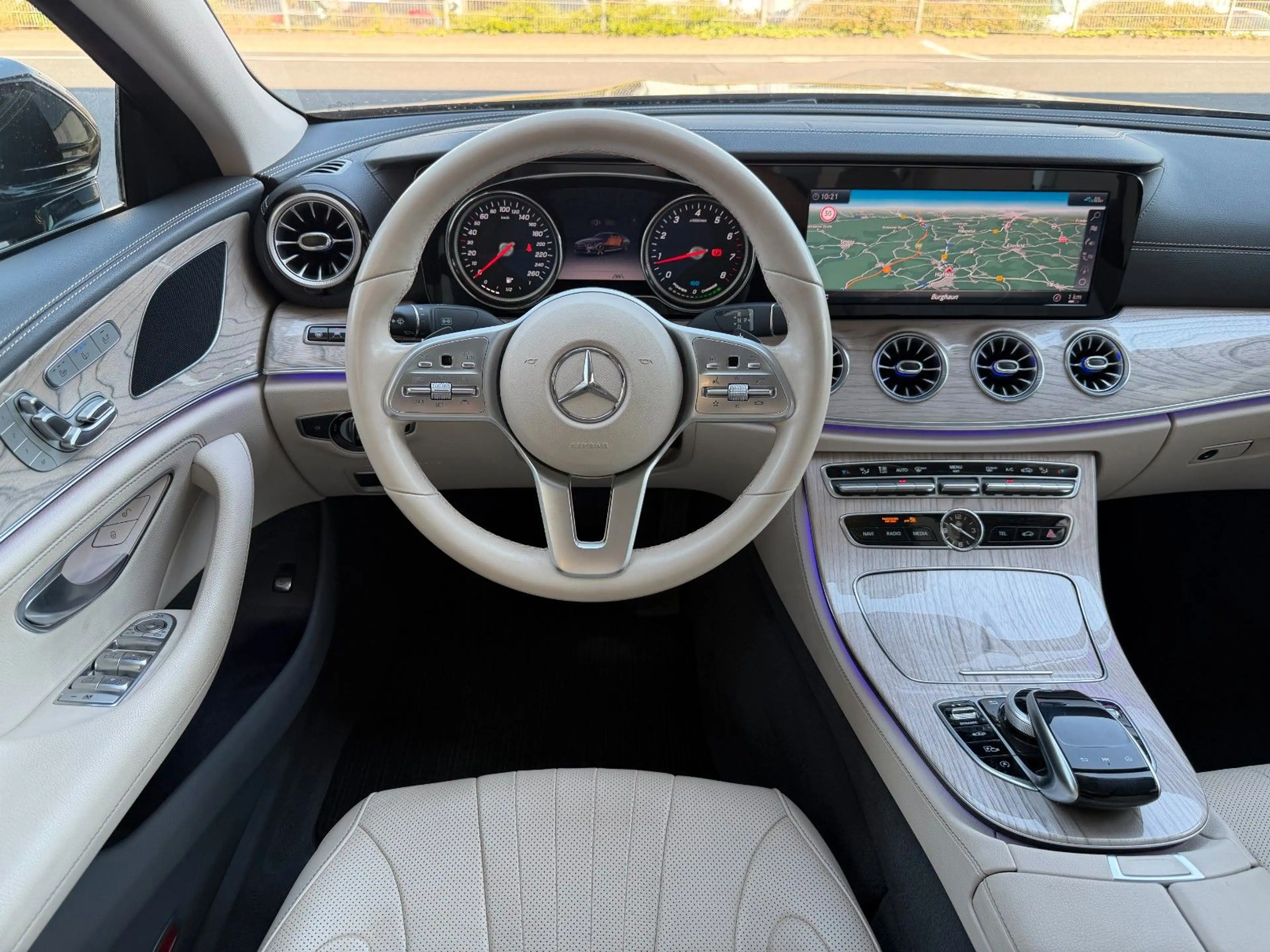 Mercedes-Benz CLS 450 4M+Distr+ESD+AirM+Sitzklima+360+Beige — photo 2