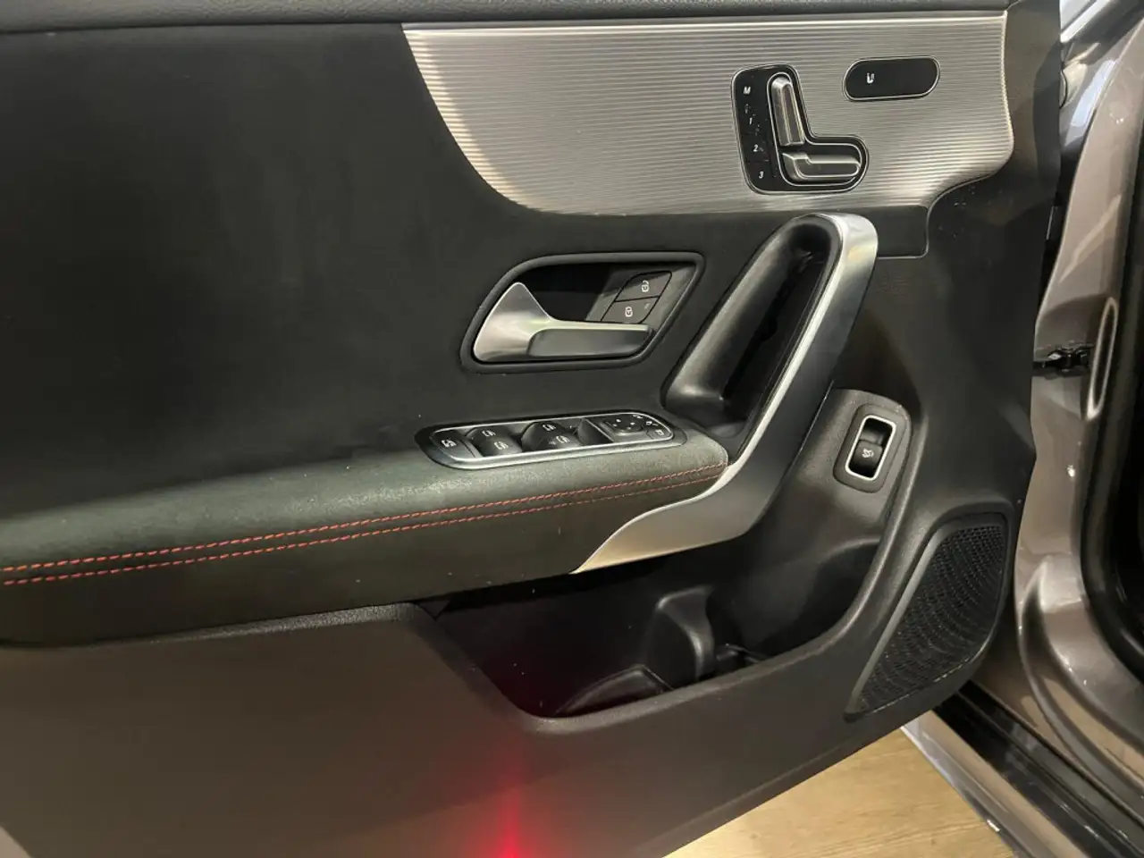 Mercedes-Benz CLA снимка Mercedes-Benz CLA