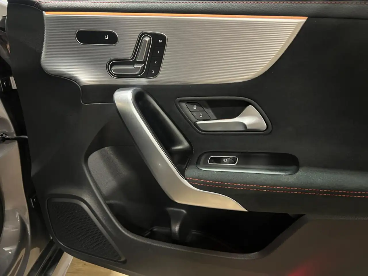 Mercedes-Benz CLA снимка Mercedes-Benz CLA