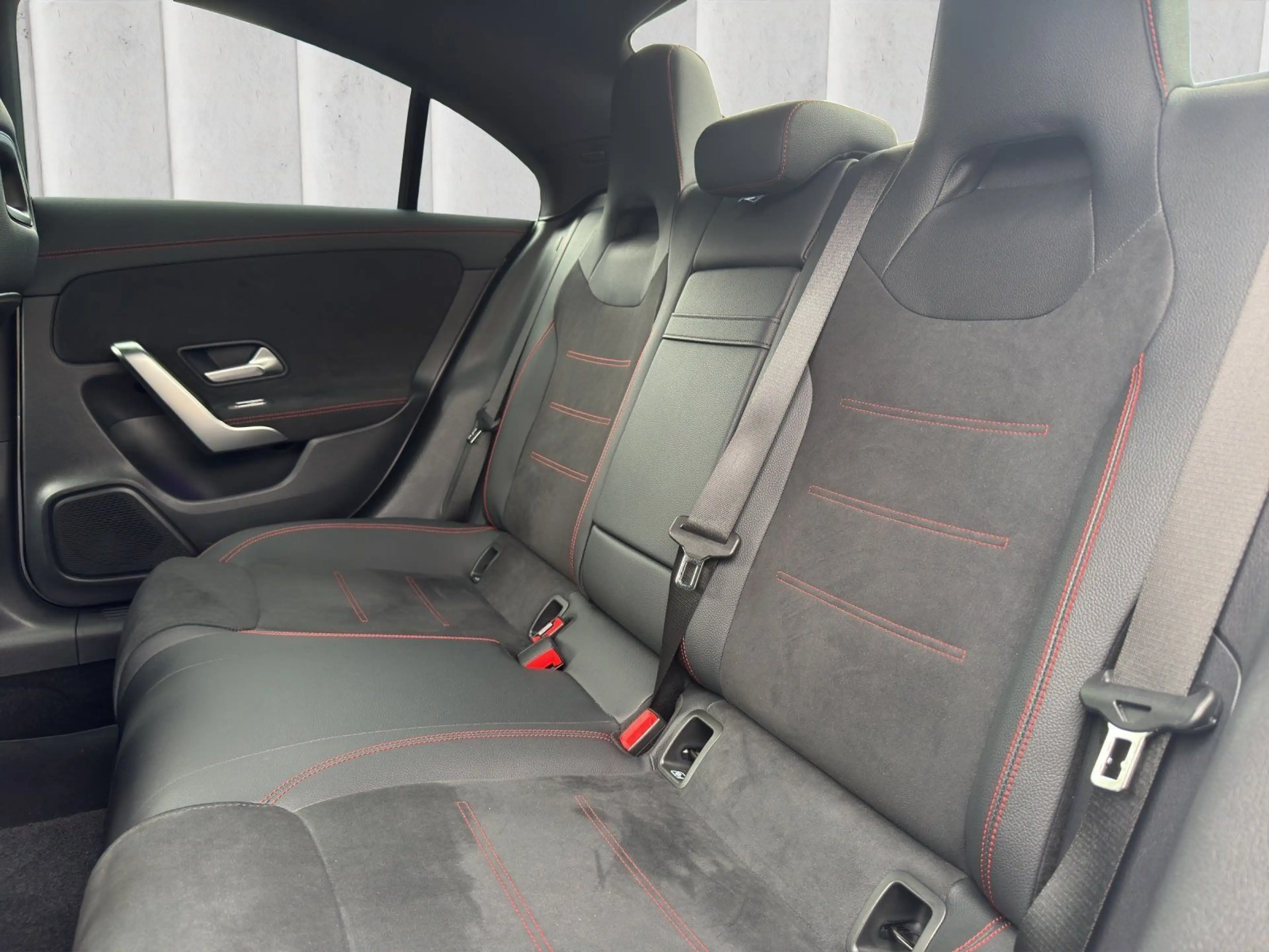 Mercedes-Benz CLA 180 AMG Night-Paket Rückfahrkamera Ambiente — photo 13